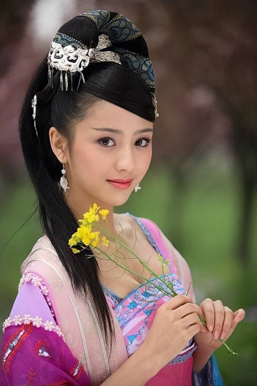佟丽娅之赵飞燕,电视剧《母仪天下》中的角色,舞姿轻盈如燕,本来和汉