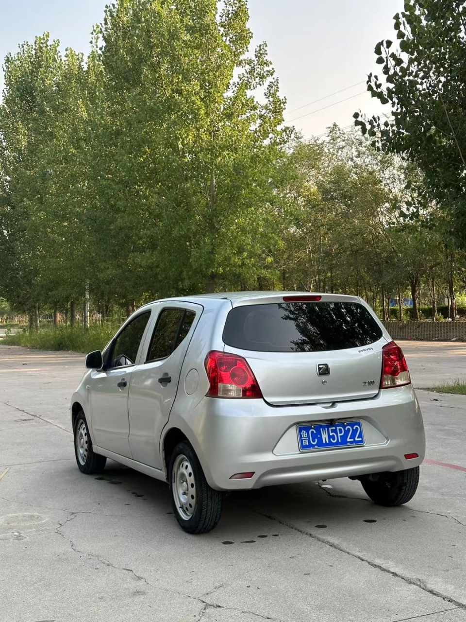 14年众泰z100,1.0手动档,审保23年12月.全车原版,实表8万公里.