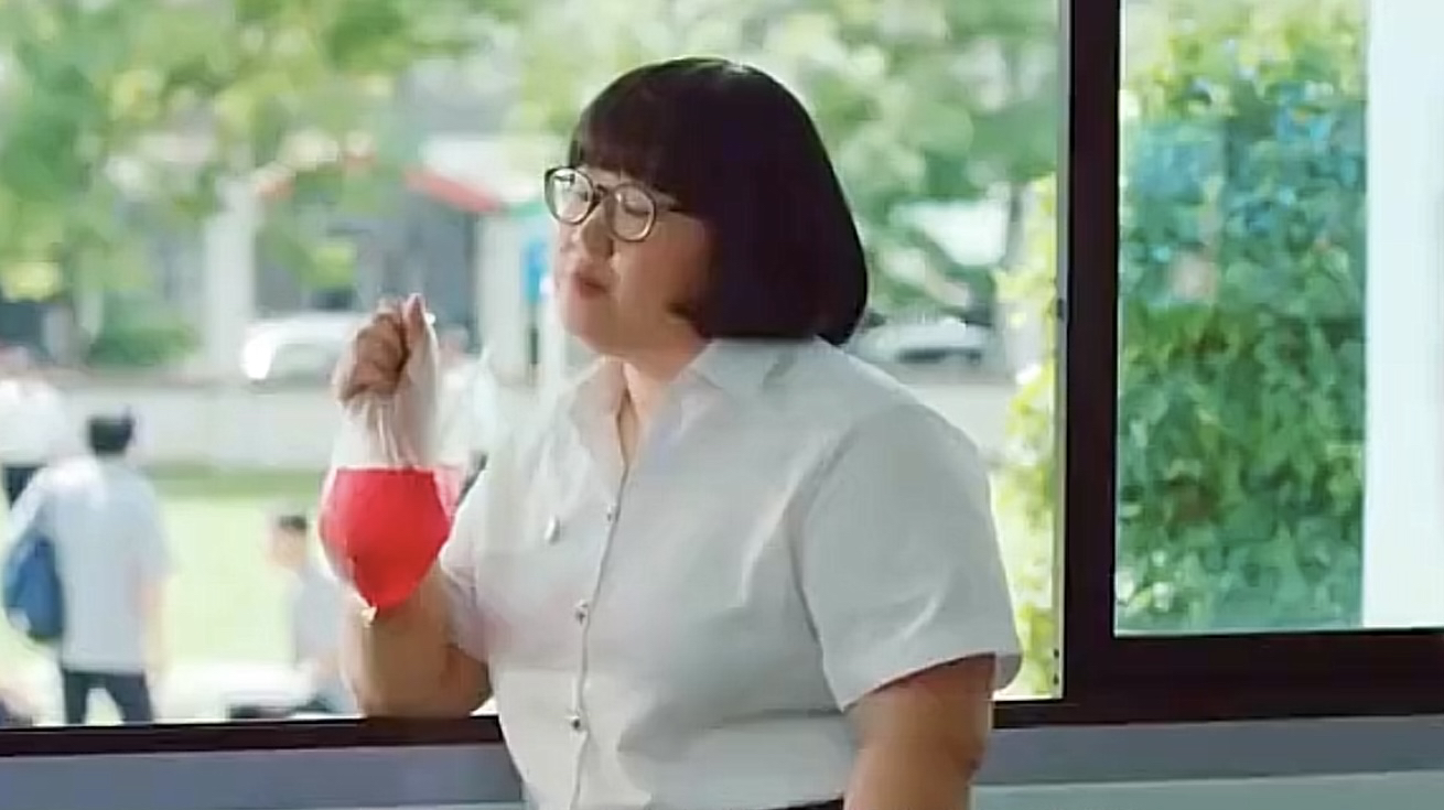 大家好,今天给大家分享的是一部泰国励志短片《越爱的越要努力》