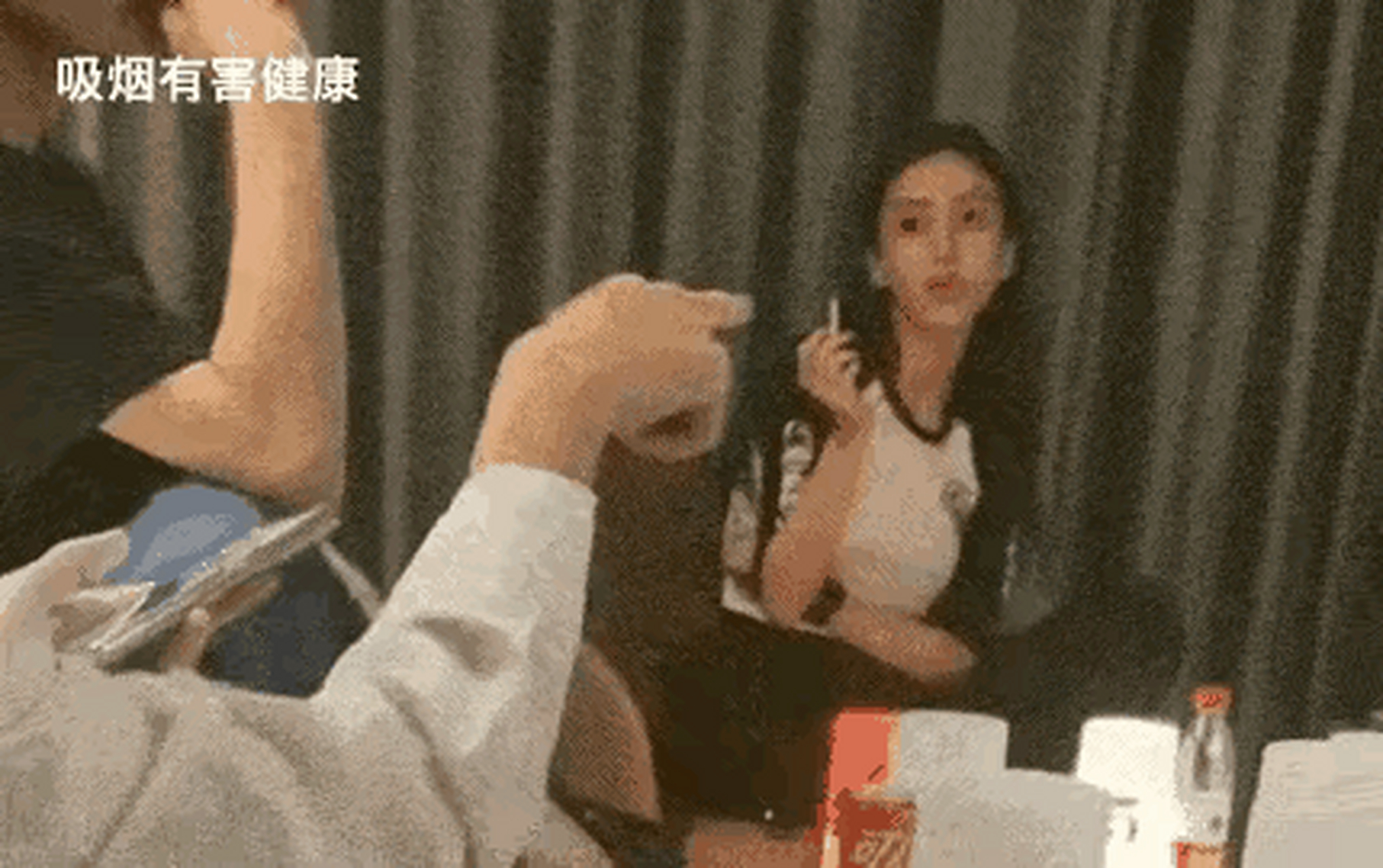 angelababy抽烟突然登上热搜  9月15日,网红胡宾果一大早就在网络上