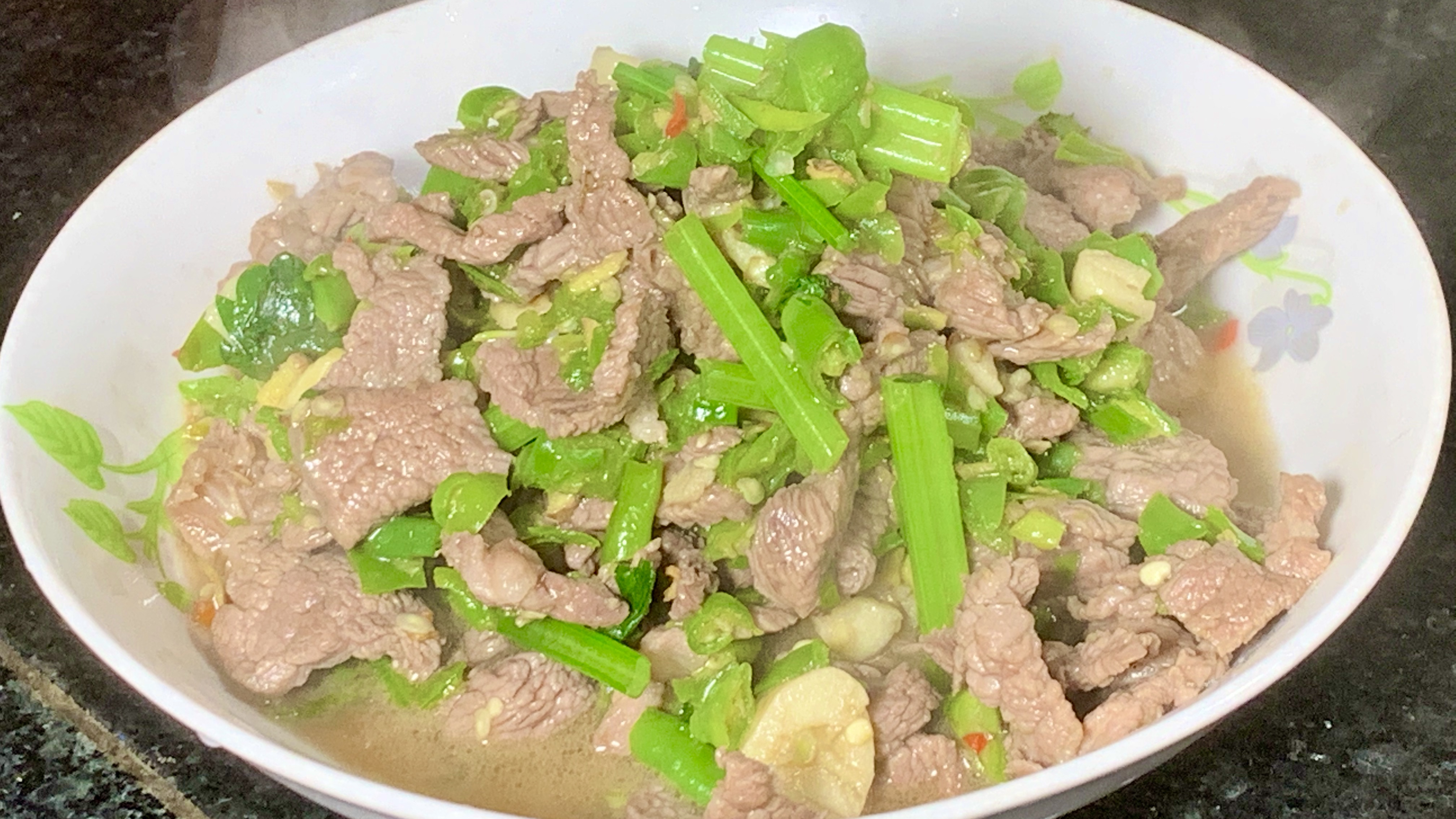 最家常的小炒驴肉的做法,做法超级简单,特别开胃下饭