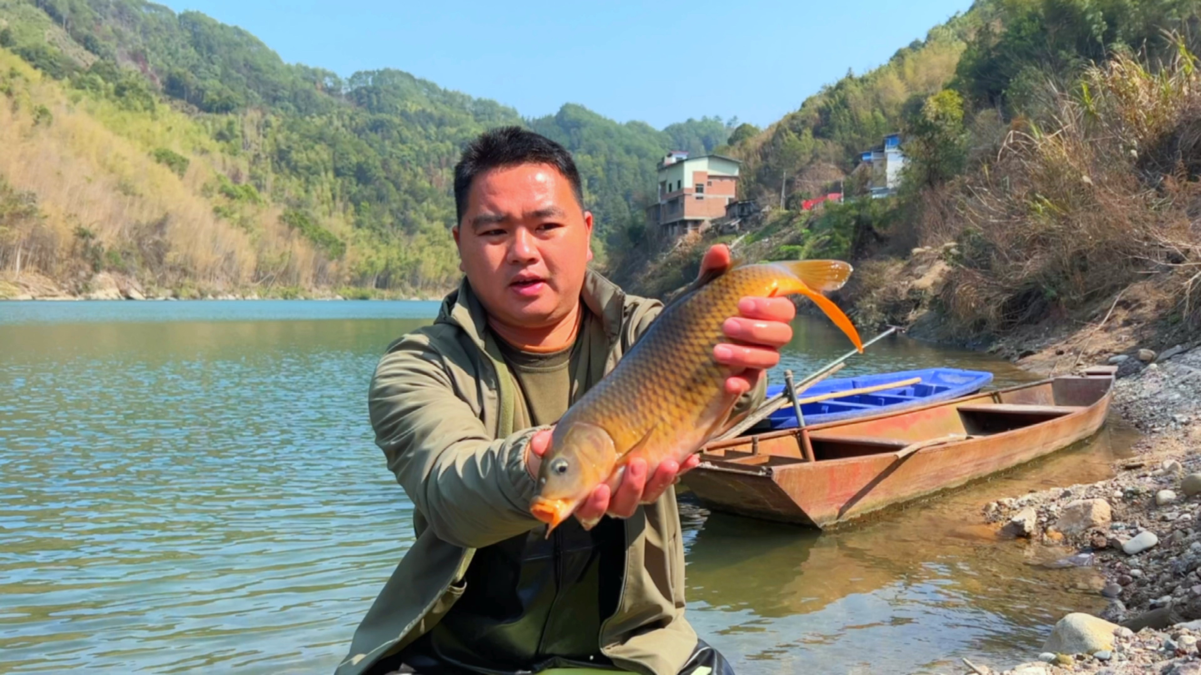 花680新入手一张渔网，刚好赶上水库放水，开张就收获大鲤鱼
