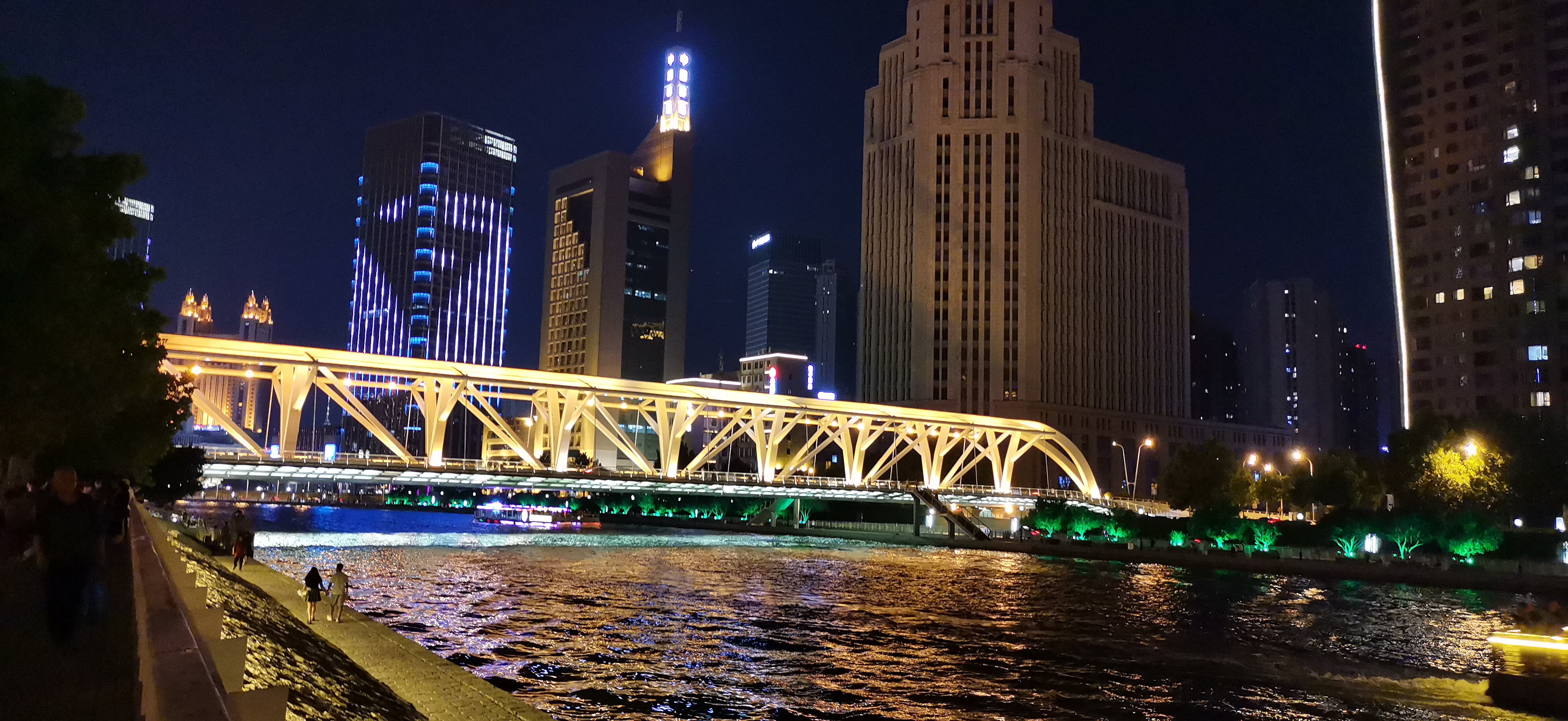 天津古文化街码头海河夜景很美