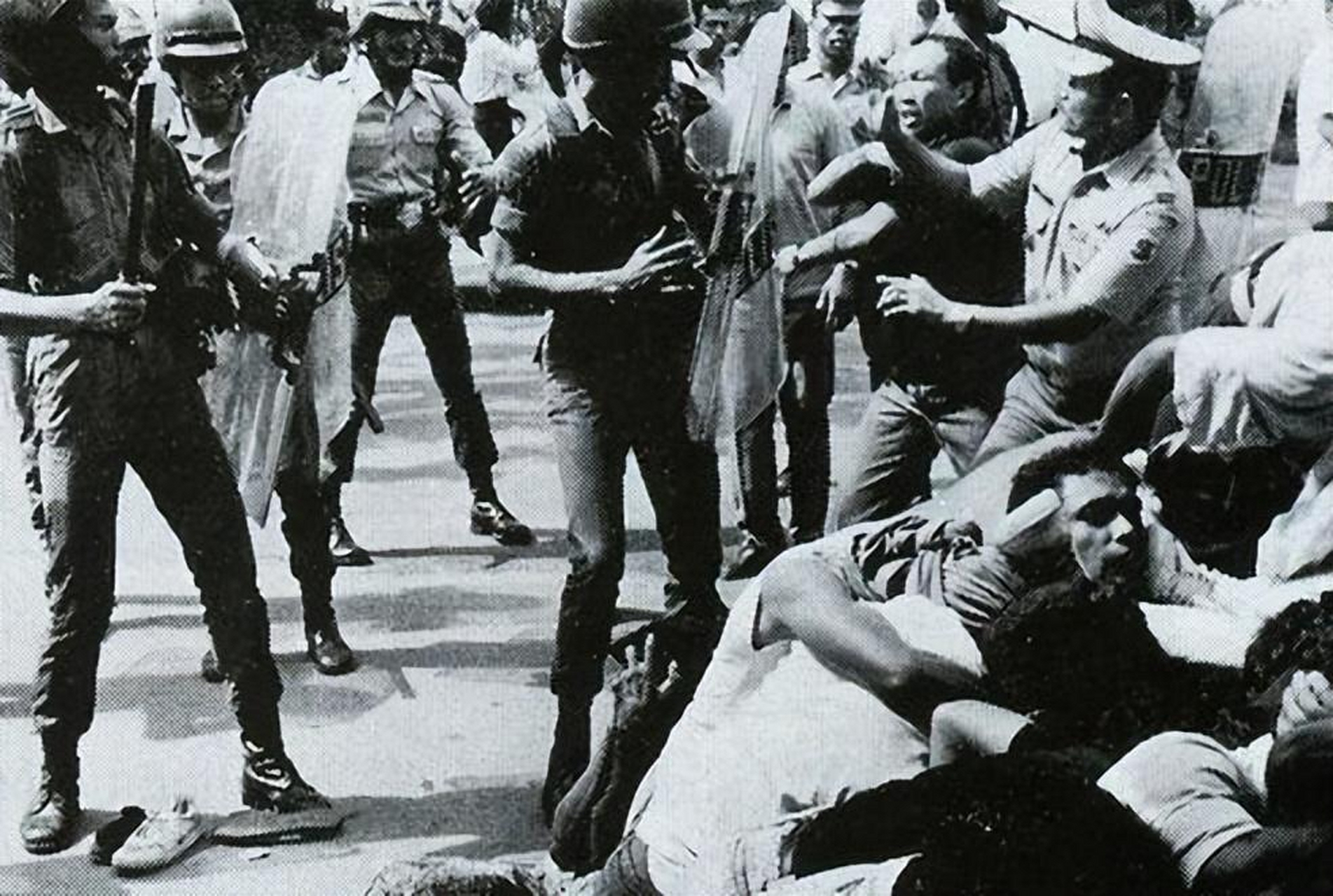 1965年,印尼街头被残忍杀害的华人
