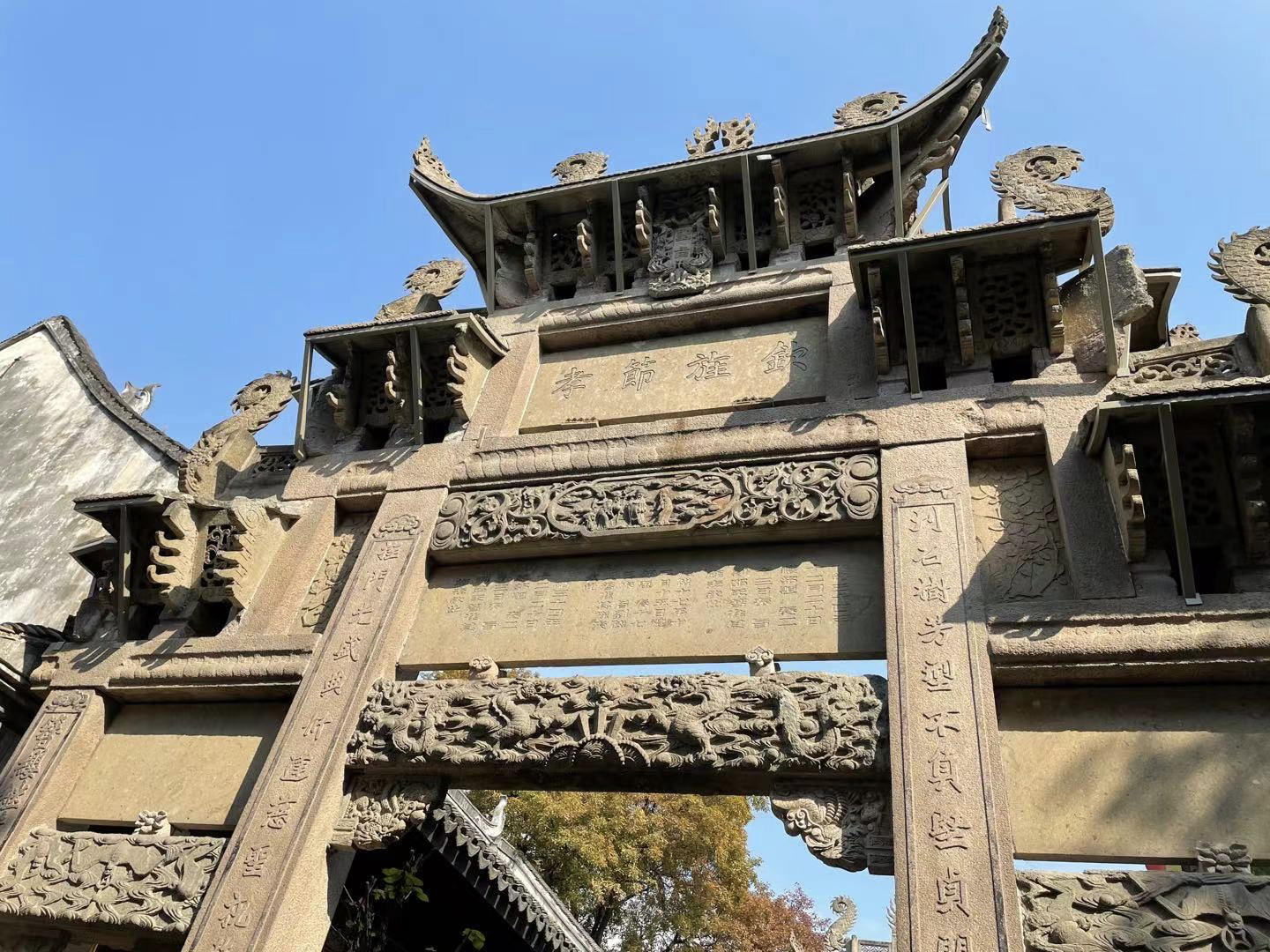 堪比苏州园林的小莲庄,最有来头的是两块牌坊!