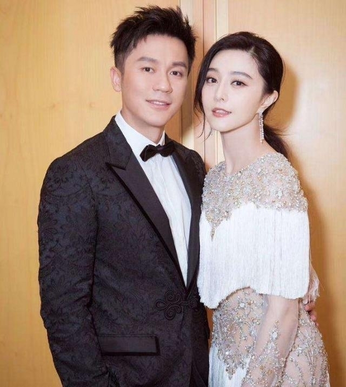 李晨在节目中脱口而出说女生(白鹿宋雨琦)是累赘,被骂了.