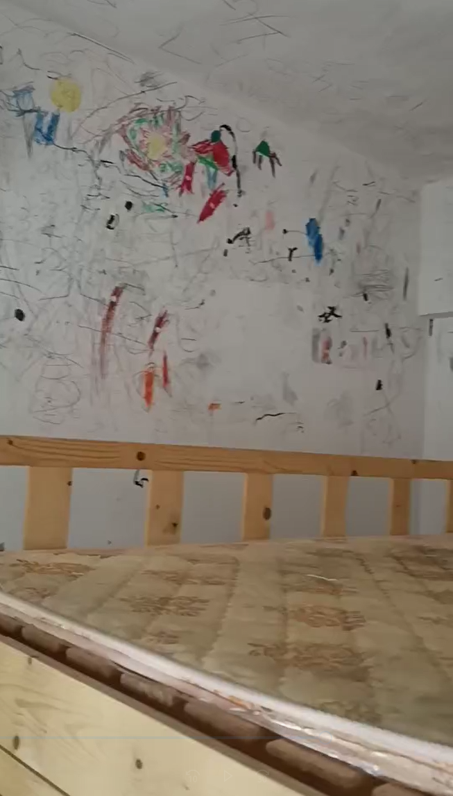 孩子墙面乱写乱画怎么办?贵港阿尔贝娜焕装墙面翻新案例如何解决