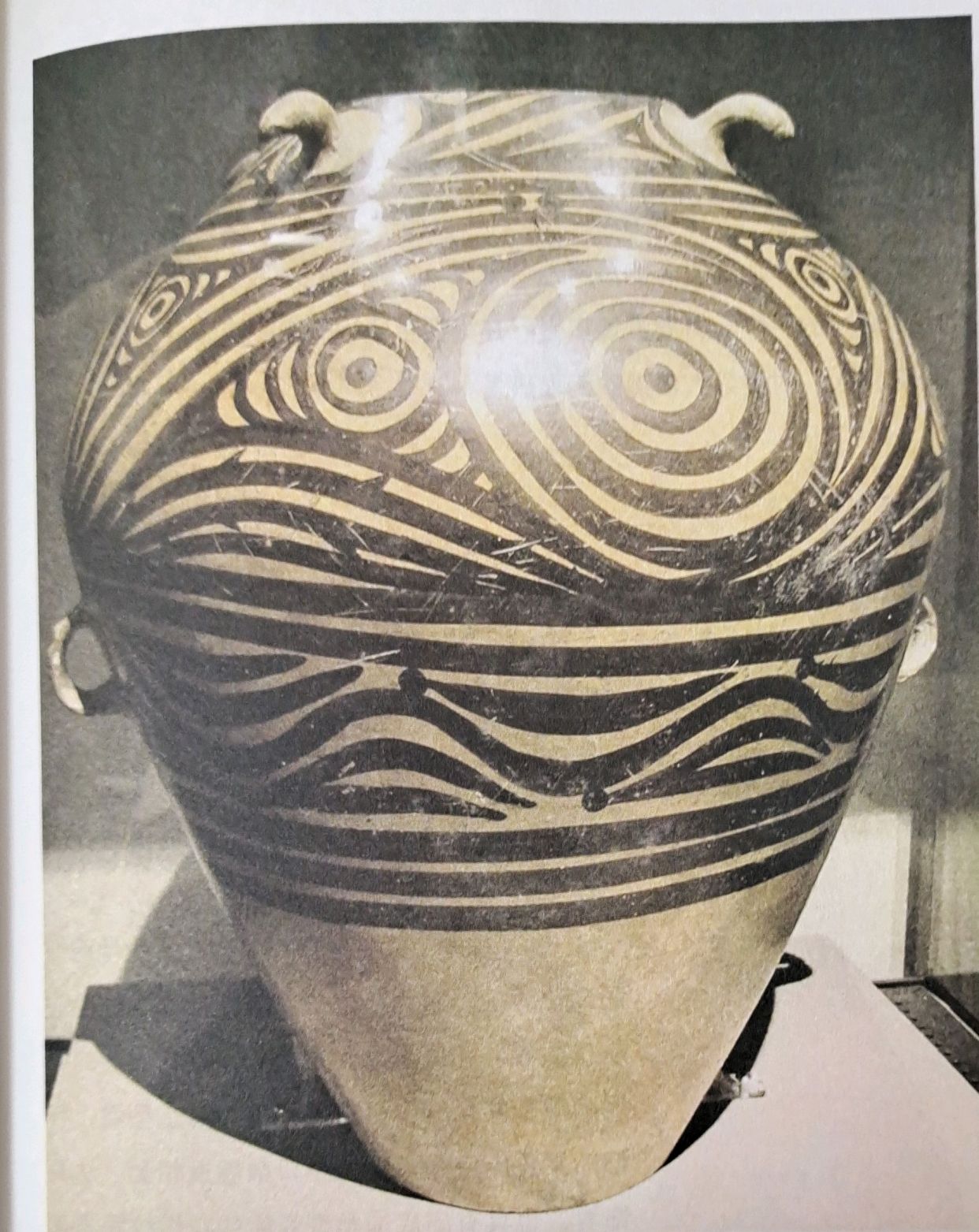 国宝之旋涡纹彩陶四系罐