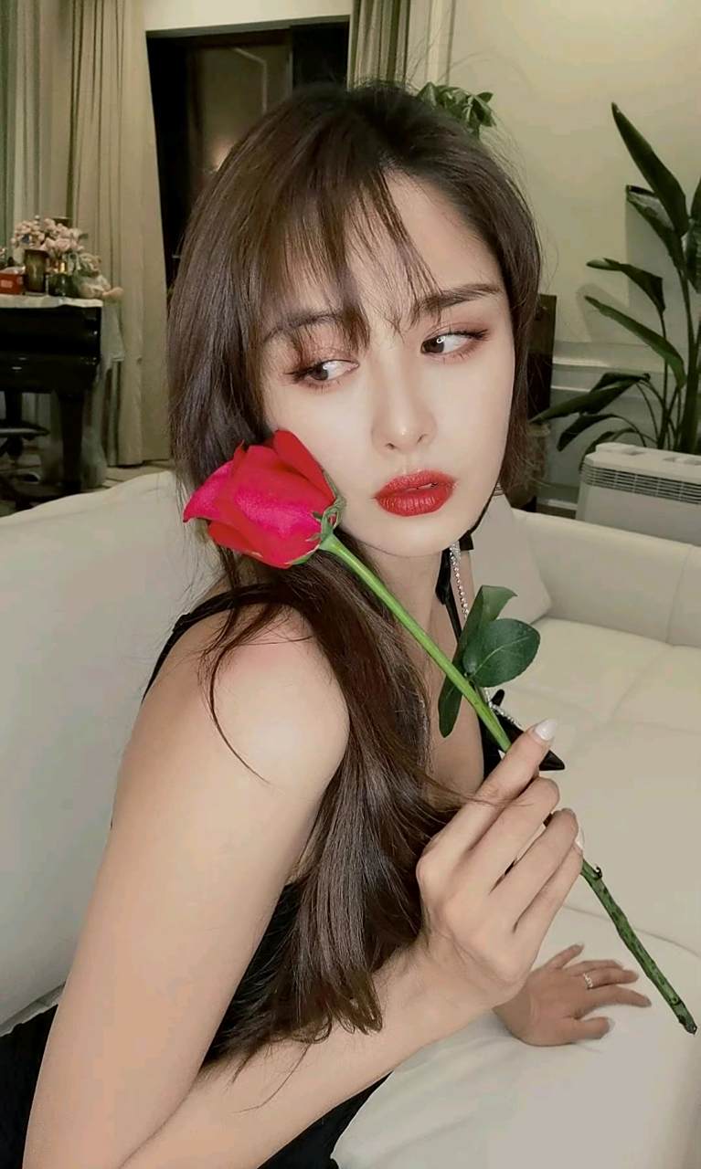 中央戏剧学美女胡龄萌