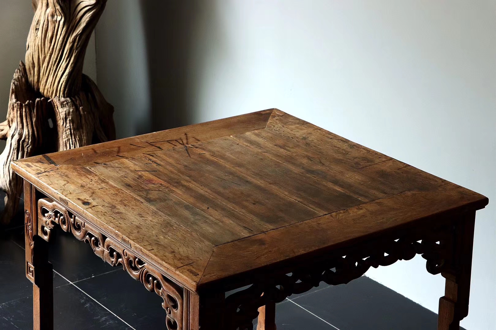 八仙桌是古代最常见的家具,甚至今天仍然有不少地方使用