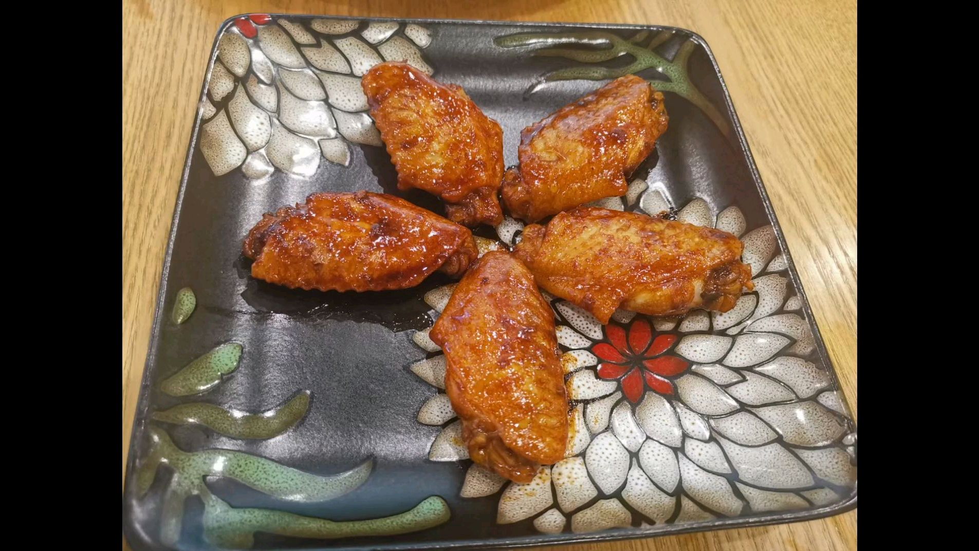 做法超级简单的鸡翅,只需要两种调味料就能做出美味的鸡翅