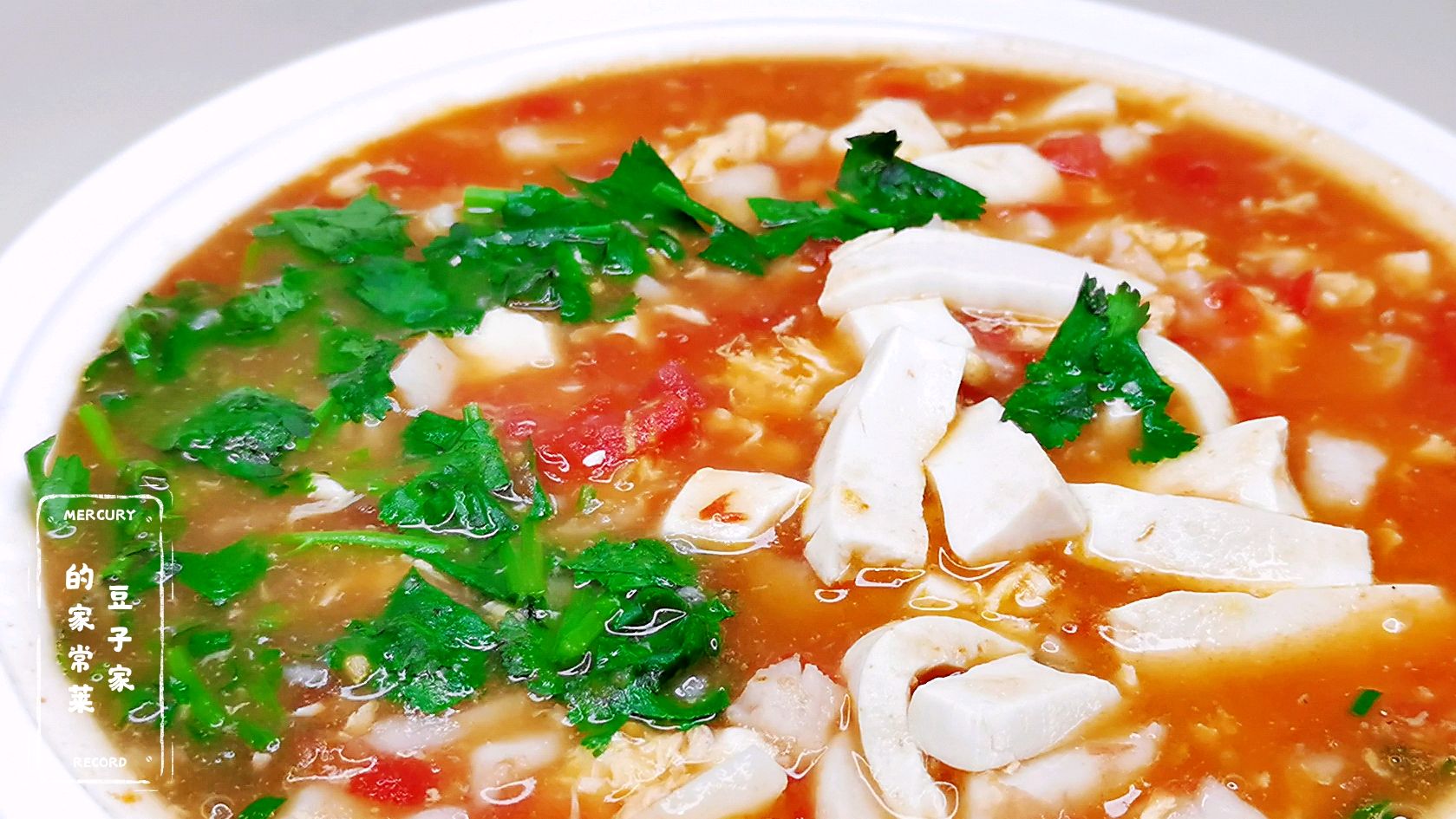 用山药做一道营养味美的羹汤,做法非常简单,健脾开胃,汤汁浓稠