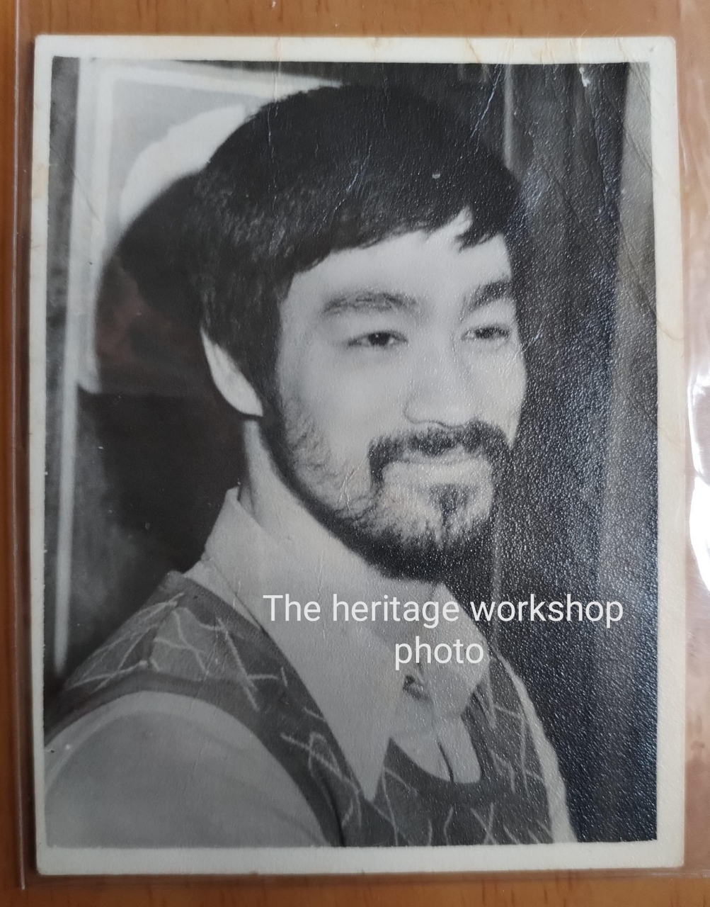 非常罕见的李小龙留胡子照片