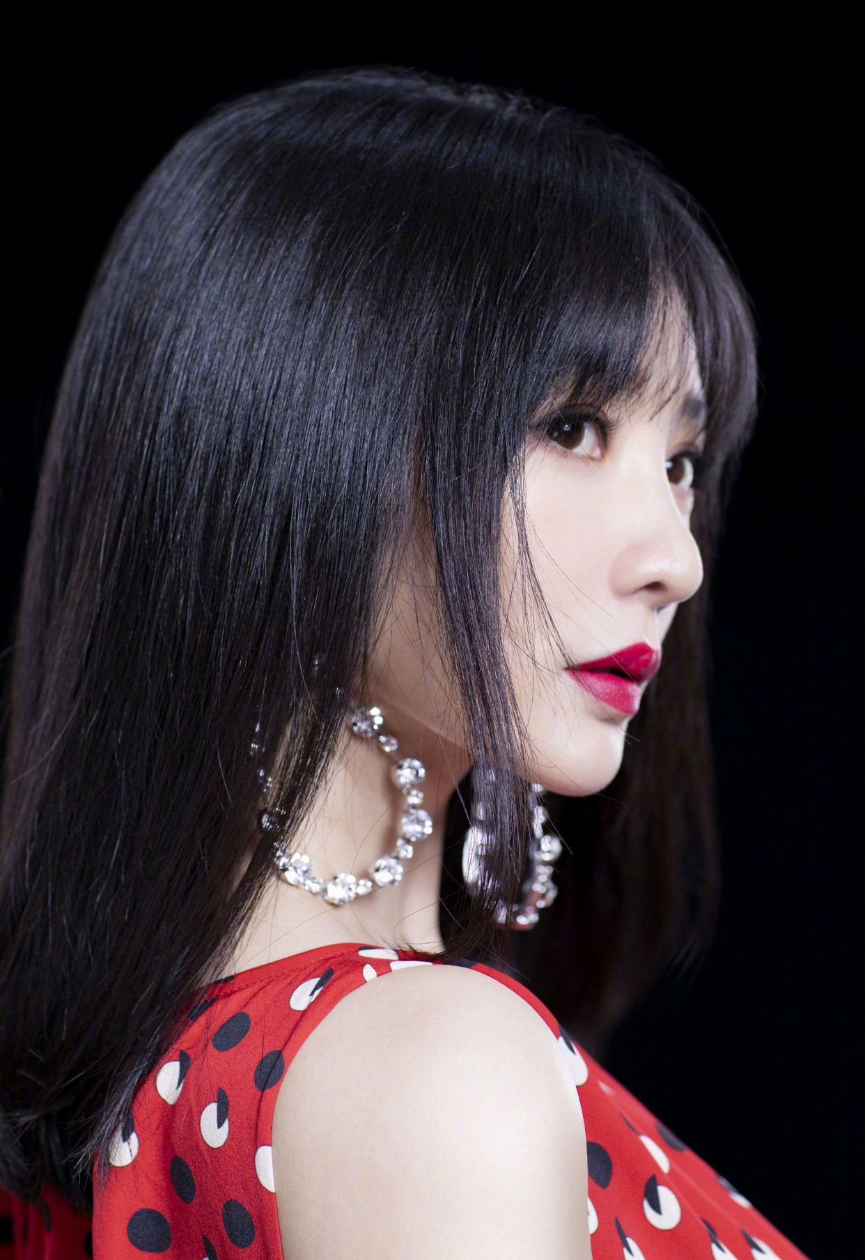 柳岩写真美图:美丽动人,成熟知性