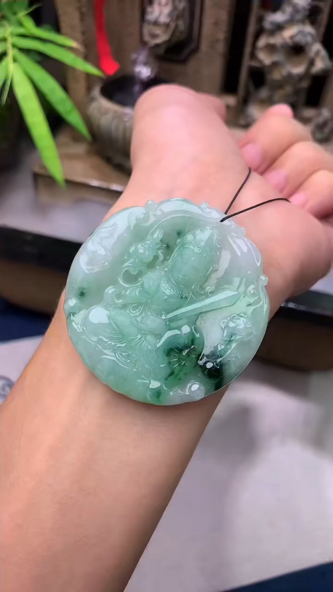 冰飘花翡翠虚空藏菩萨挂件牌分享-度小视