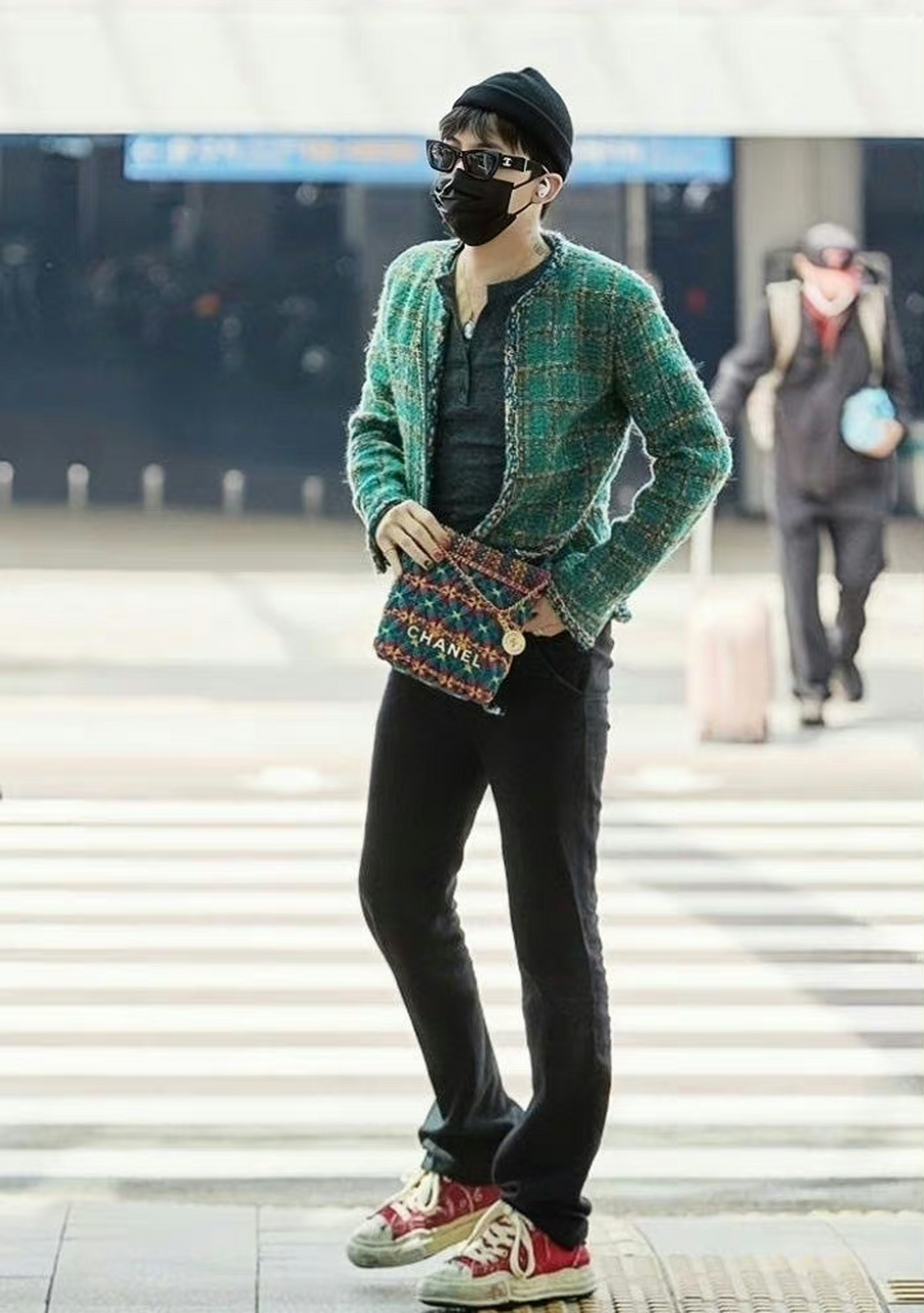 g-dragon权志龙从仁川机场出发去洛杉矶,现场伸懒腰!