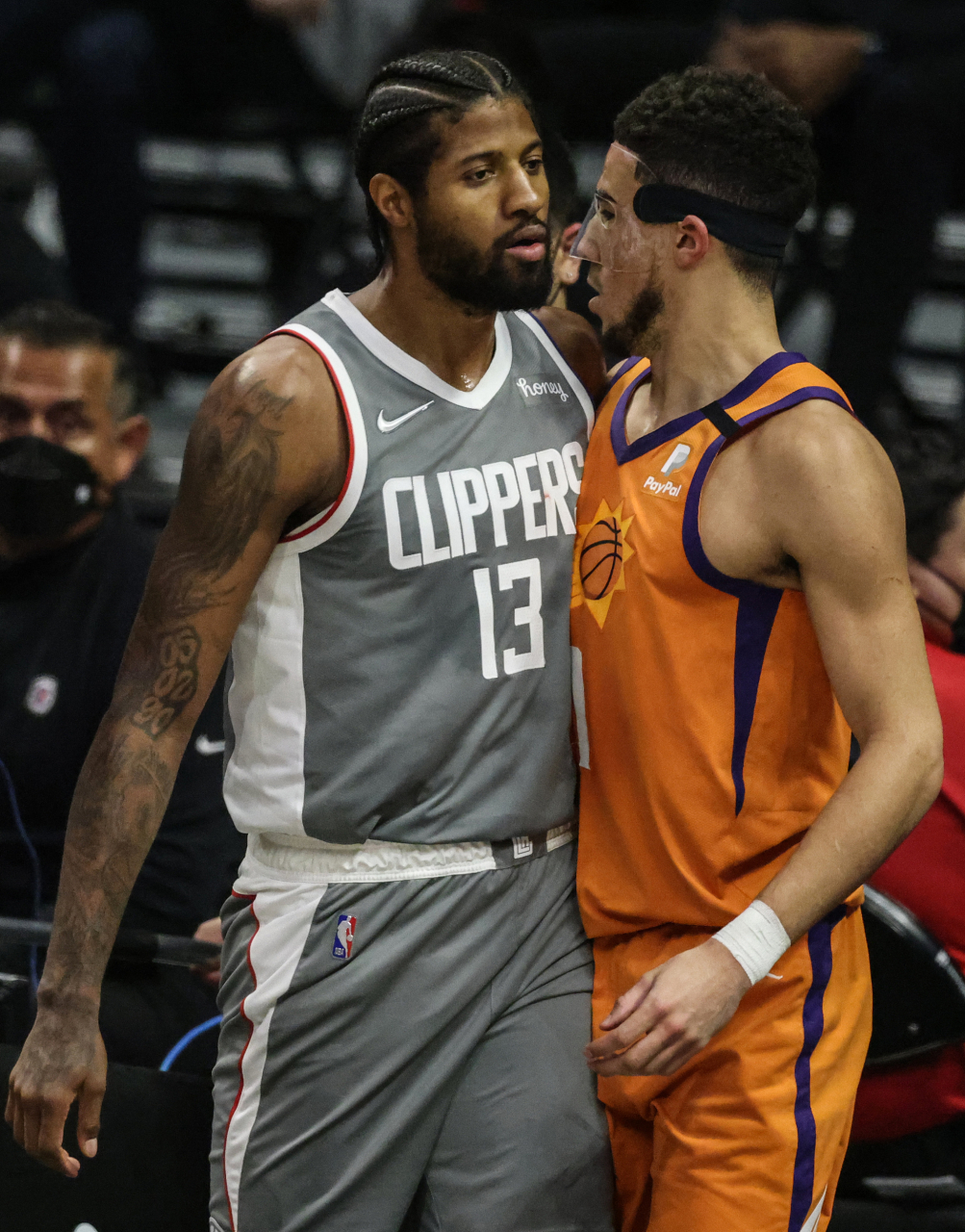 保罗乔治谈和布克的恩怨: "我和布克一直以来关系挺好的,他就像我的小