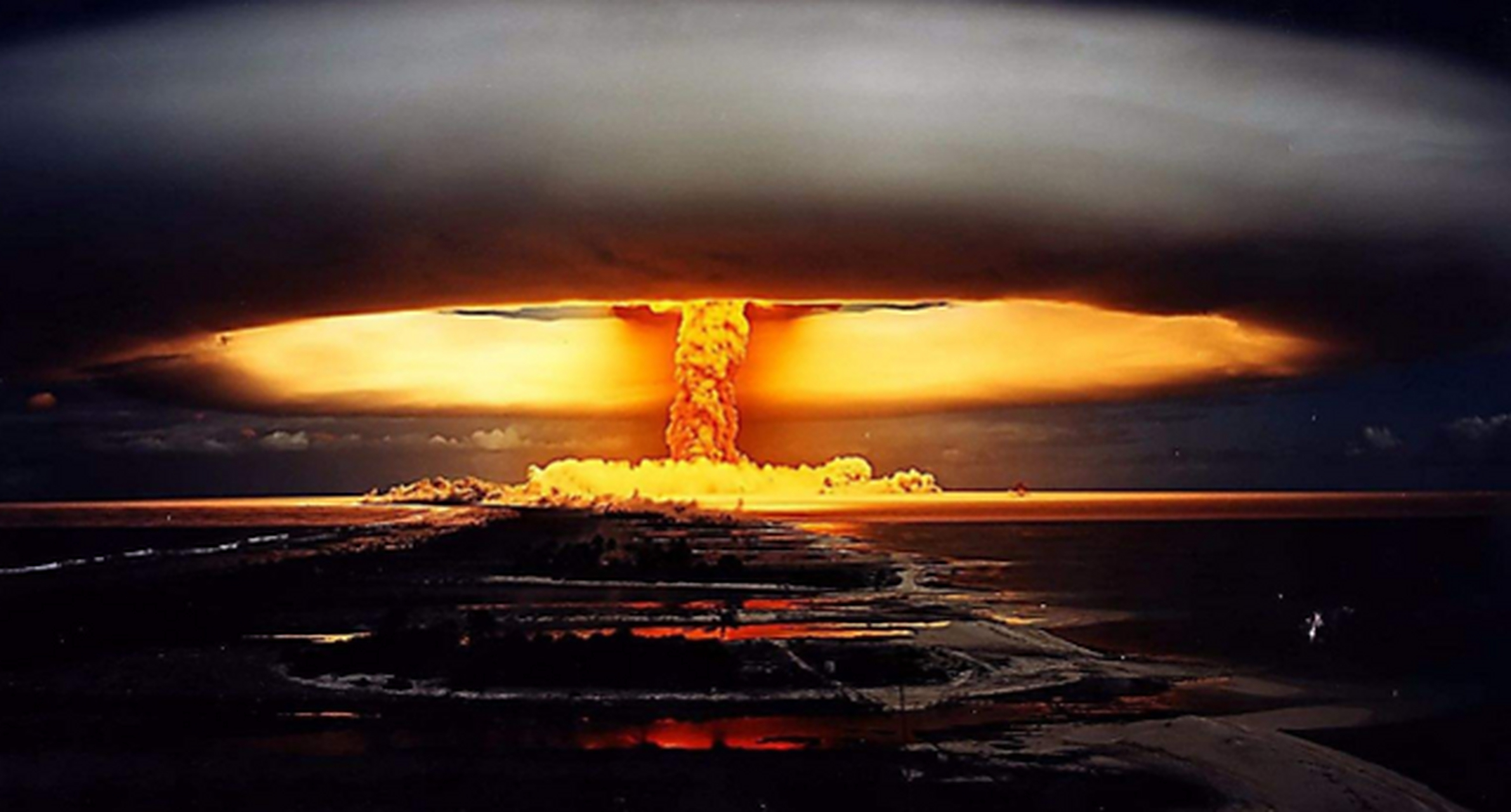 世界上最大当量的核武器"大伊万"在试验场上空空投并爆炸!