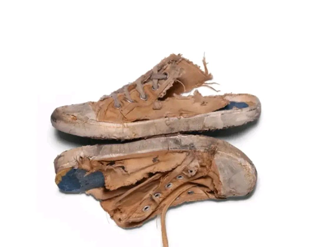 真的有人花1万2买"垃圾鞋"回家收藏吗?不知道有味道没