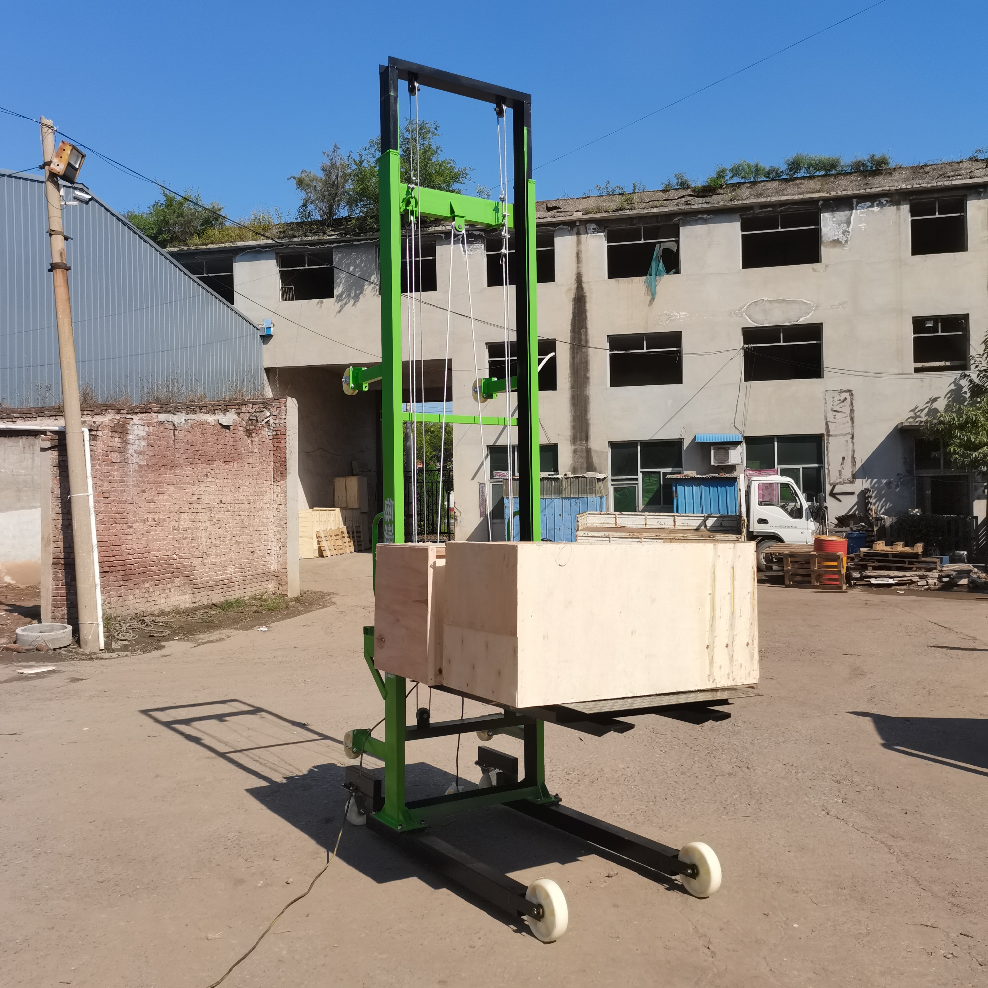 工地上砖机电动升降机好用吗,实拍图片