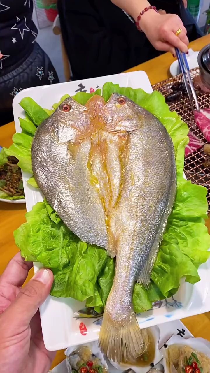 吉林独一份的碳烤大黄鱼小店虽偏东西不赖