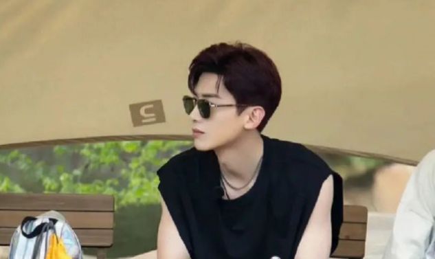 何炅王嘉尔曾预言白敬亭宋轶