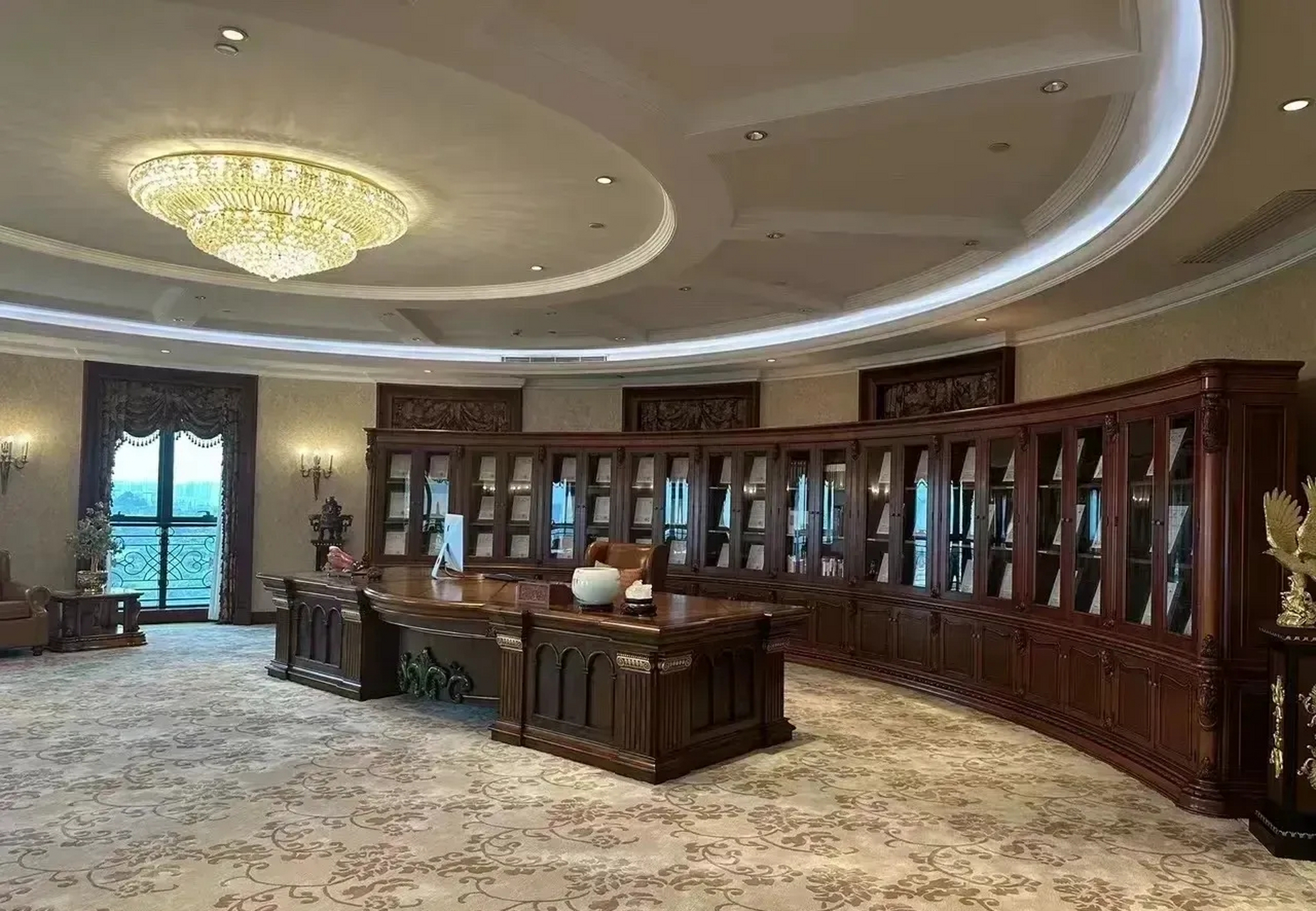 【大佬办公室】事实再次证明:空间太大不聚财!