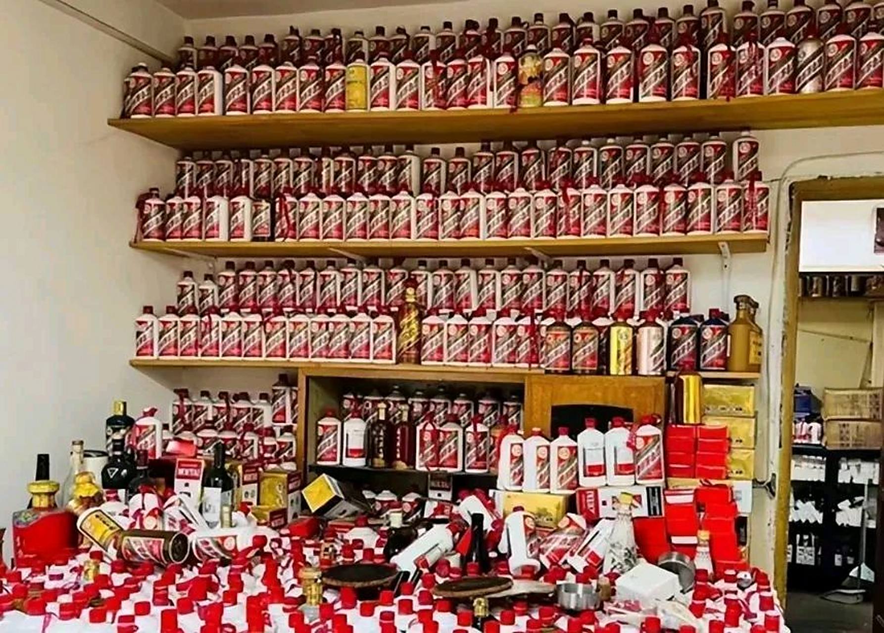 北京海淀区78岁孙大爷,晒"满墙茅台",这收藏也算高级别得了吧?