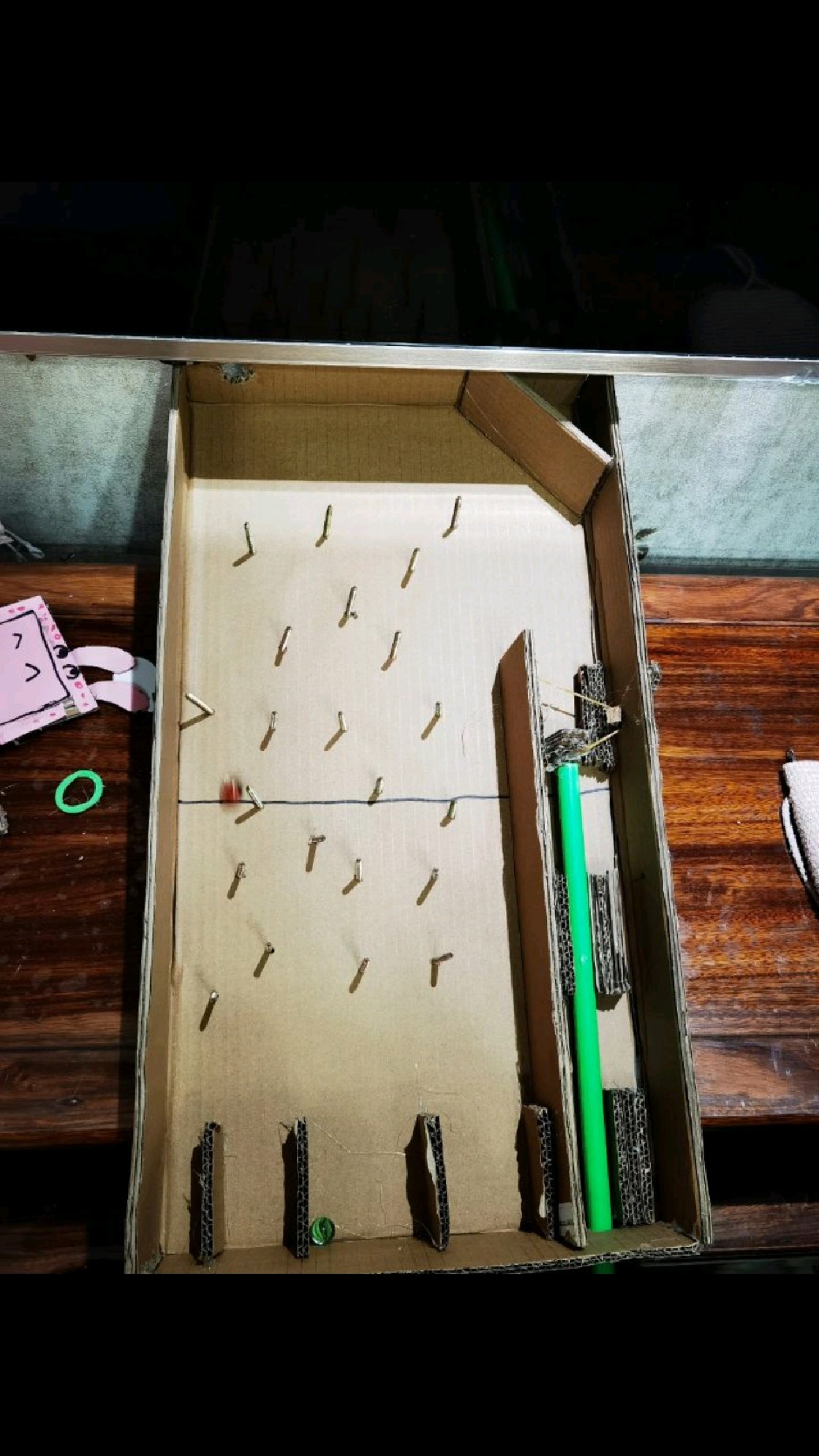 儿子嵘仔给妹妹自制弹珠器, 在家就可以陪妹妹玩-度小视