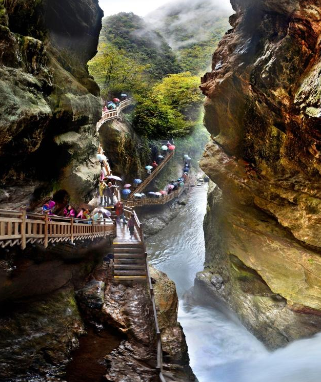 湖北:探索神奇的神农架天生桥,拍天生桥奇观,感悟大自然的奇妙