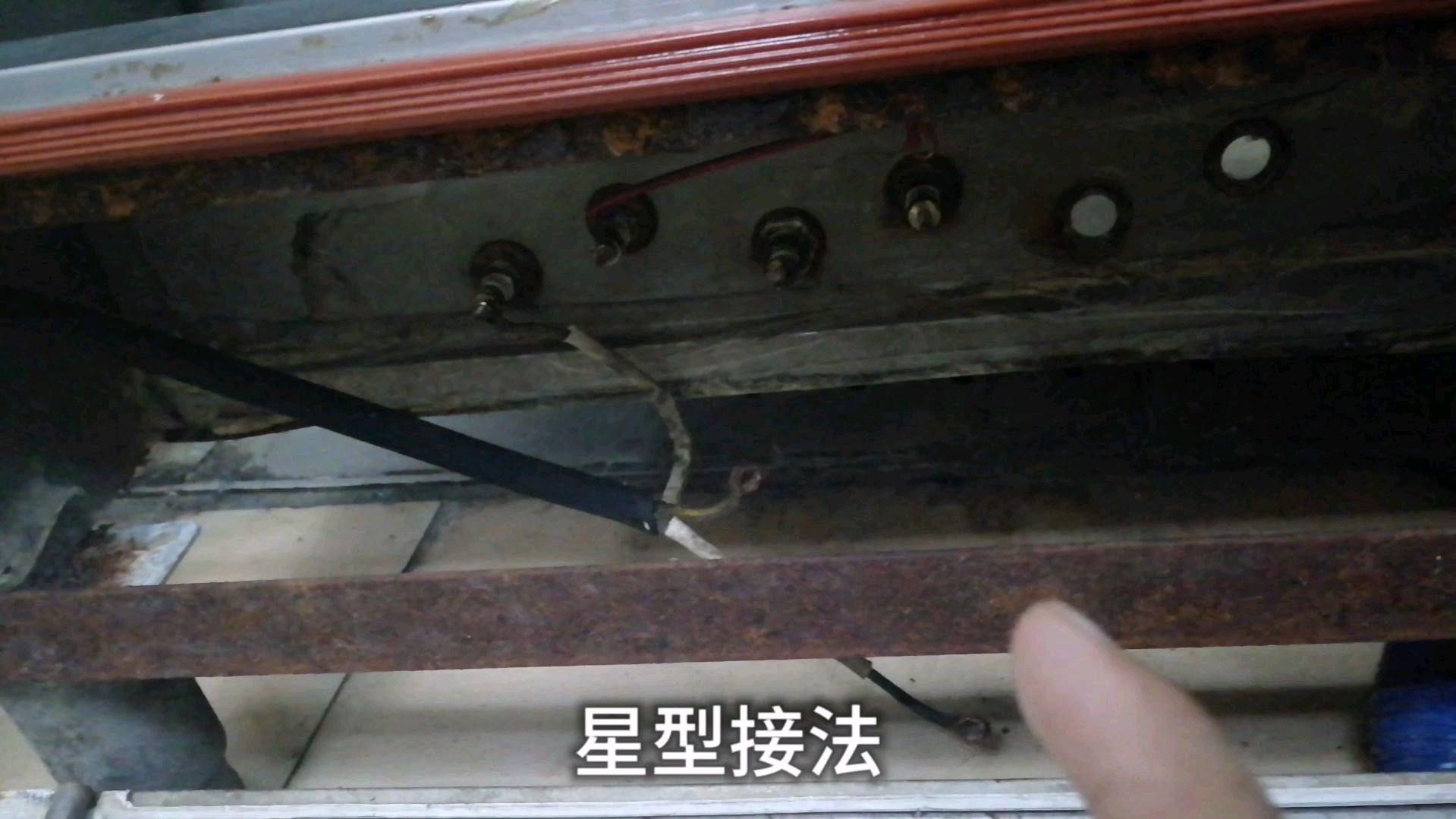 三相蒸饭柜合闸就跳,百分之九十都是这个问题