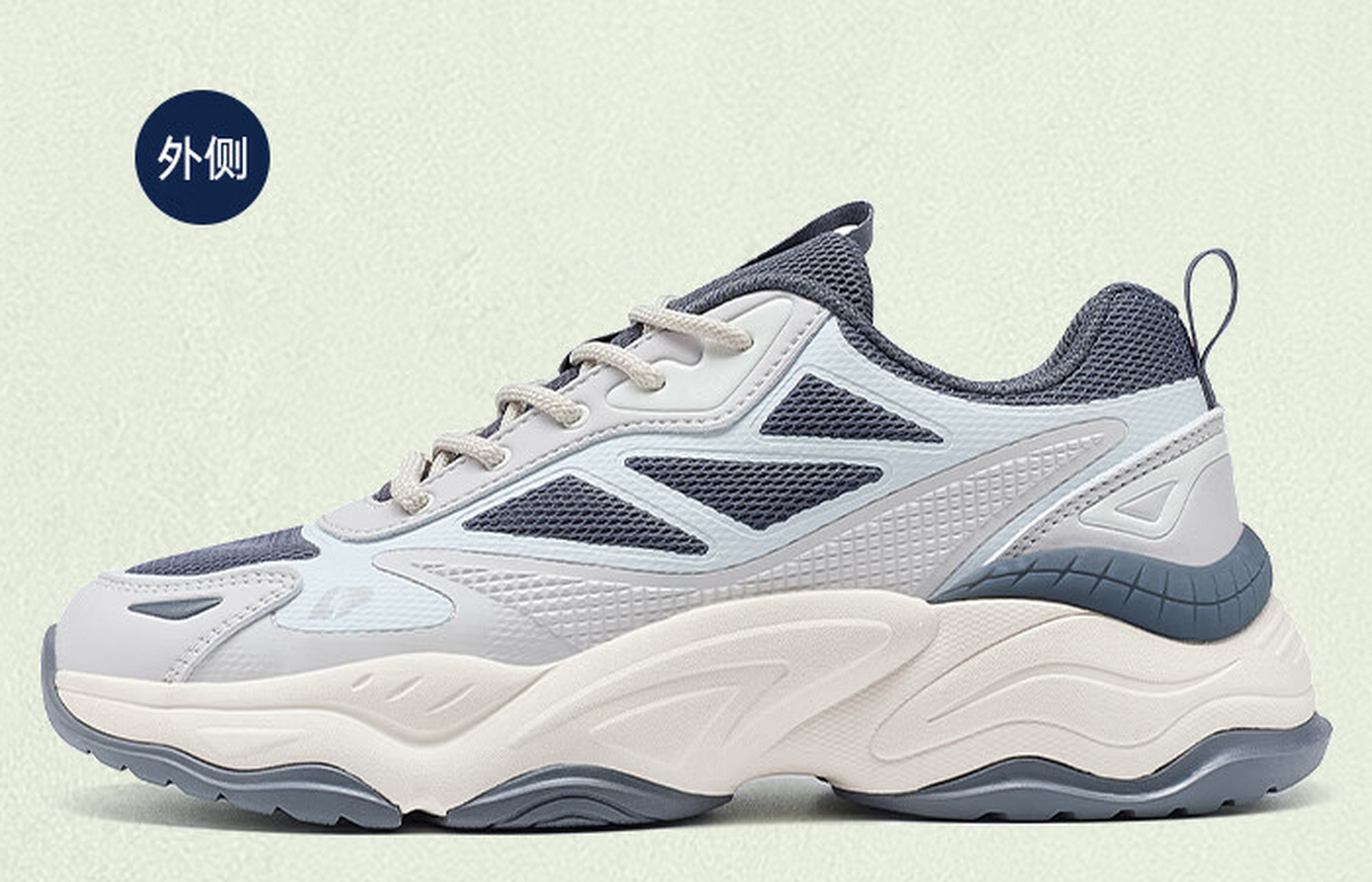 领跑梦想运动鞋采用三层网布,无无缝鞋面,高度贴合,坚固,创造出卓越的