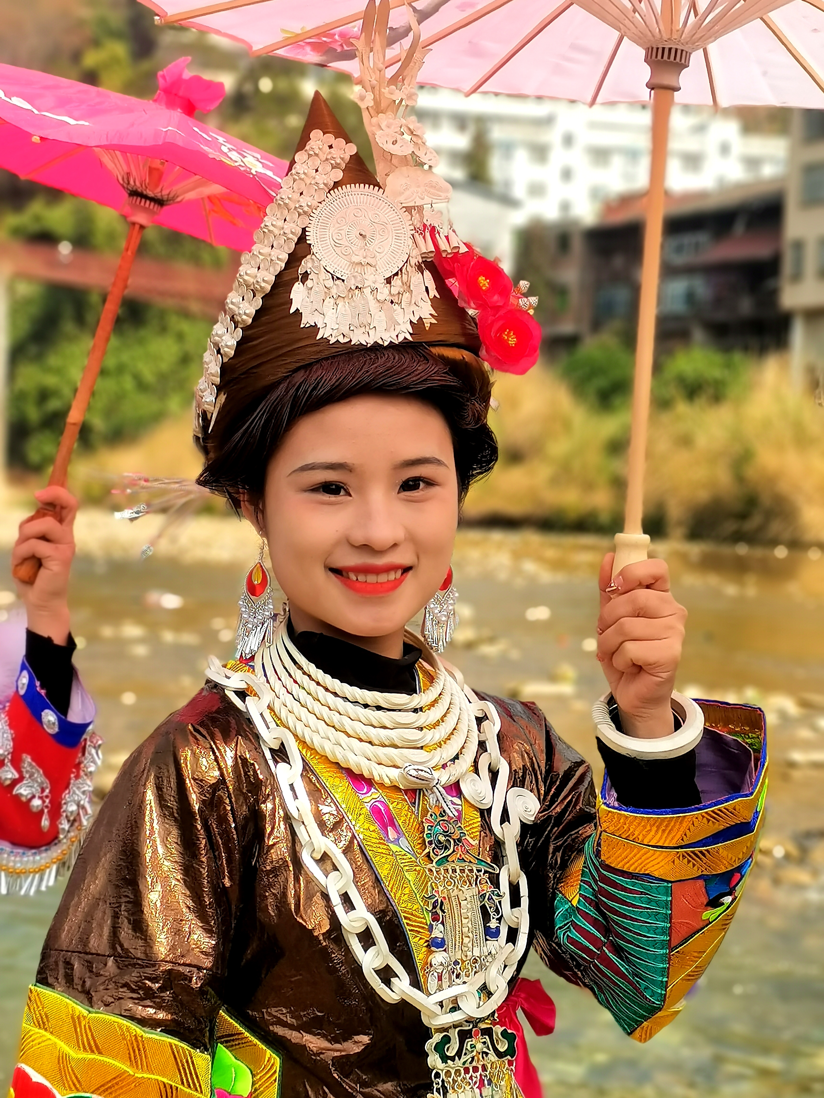 融水大年乡,友人的家乡,两年一度的踩堂节,男女老少衣着盛装齐上阵,吹