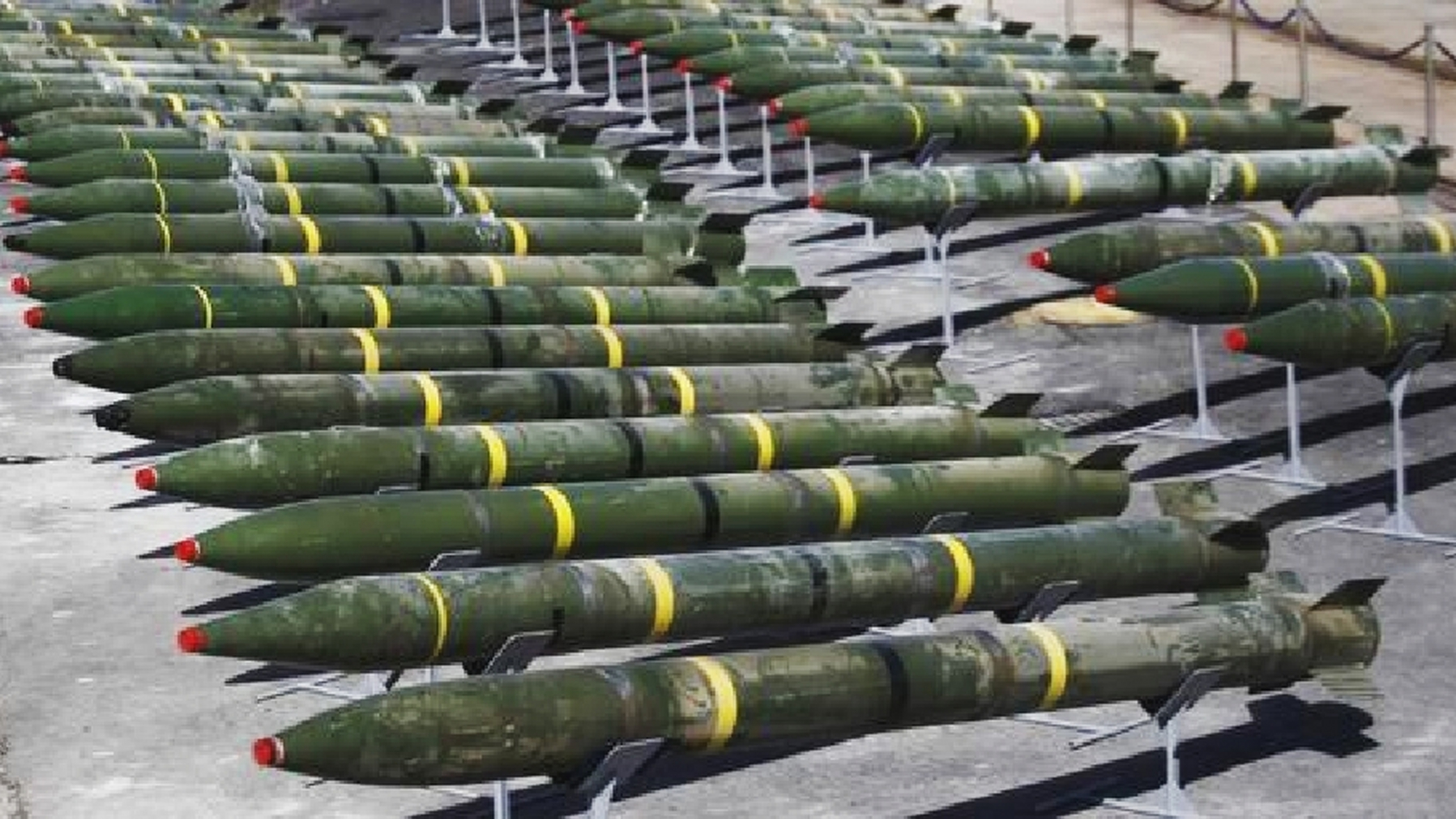 土耳其这招挺狠,把塞尔维亚为乌克兰生产的122毫米的火箭弹,装船的