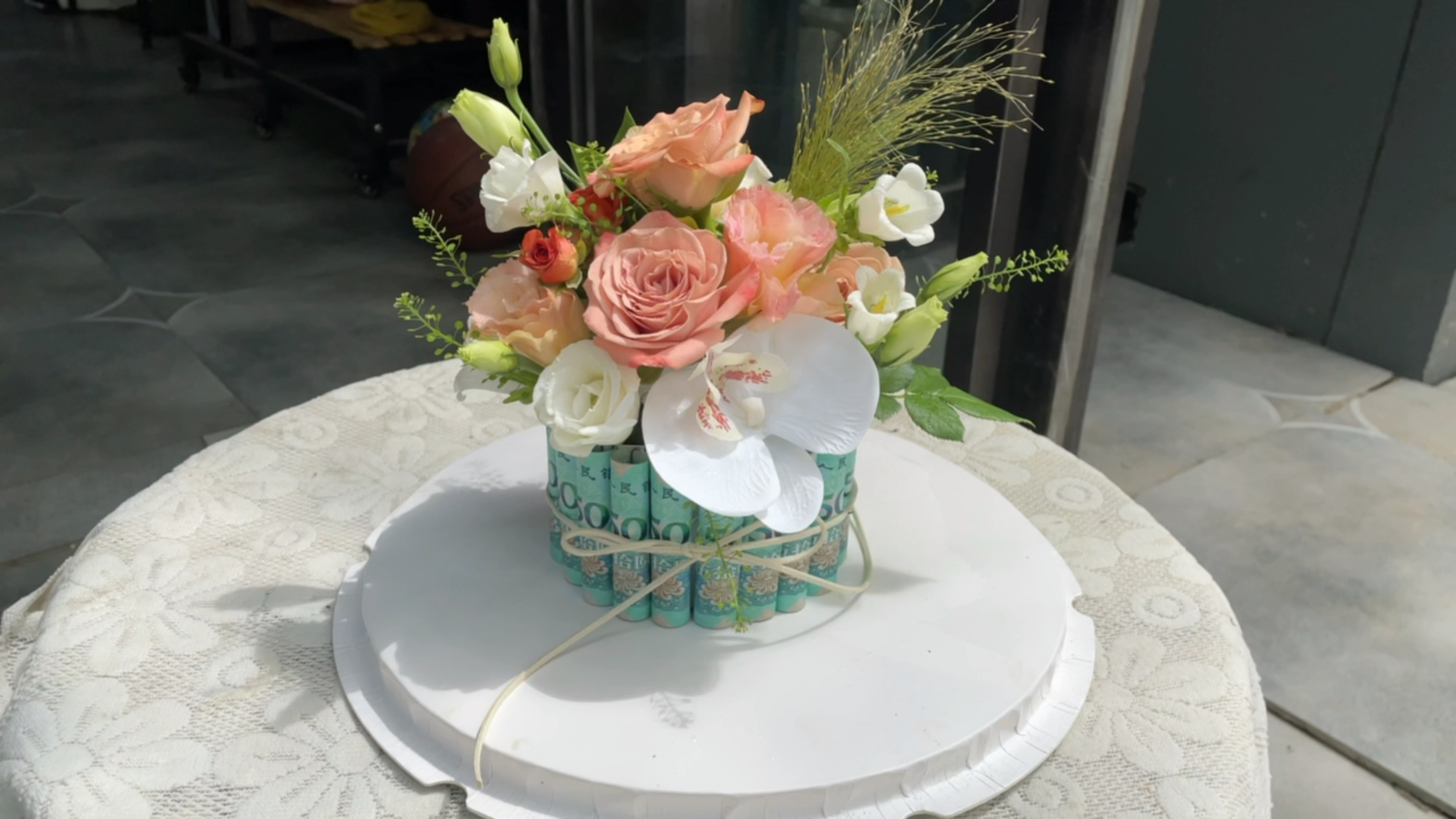 又是喜欢的有钱花,最近很火的蛋糕盒鲜花～本以为20张会很大一圈