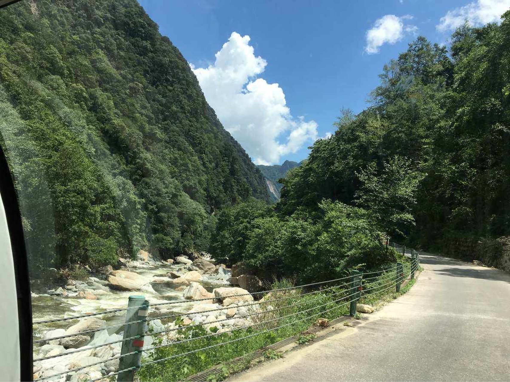 四川广元市青川县唐家河景区是一个充满诗意和风情的旅游胜地.