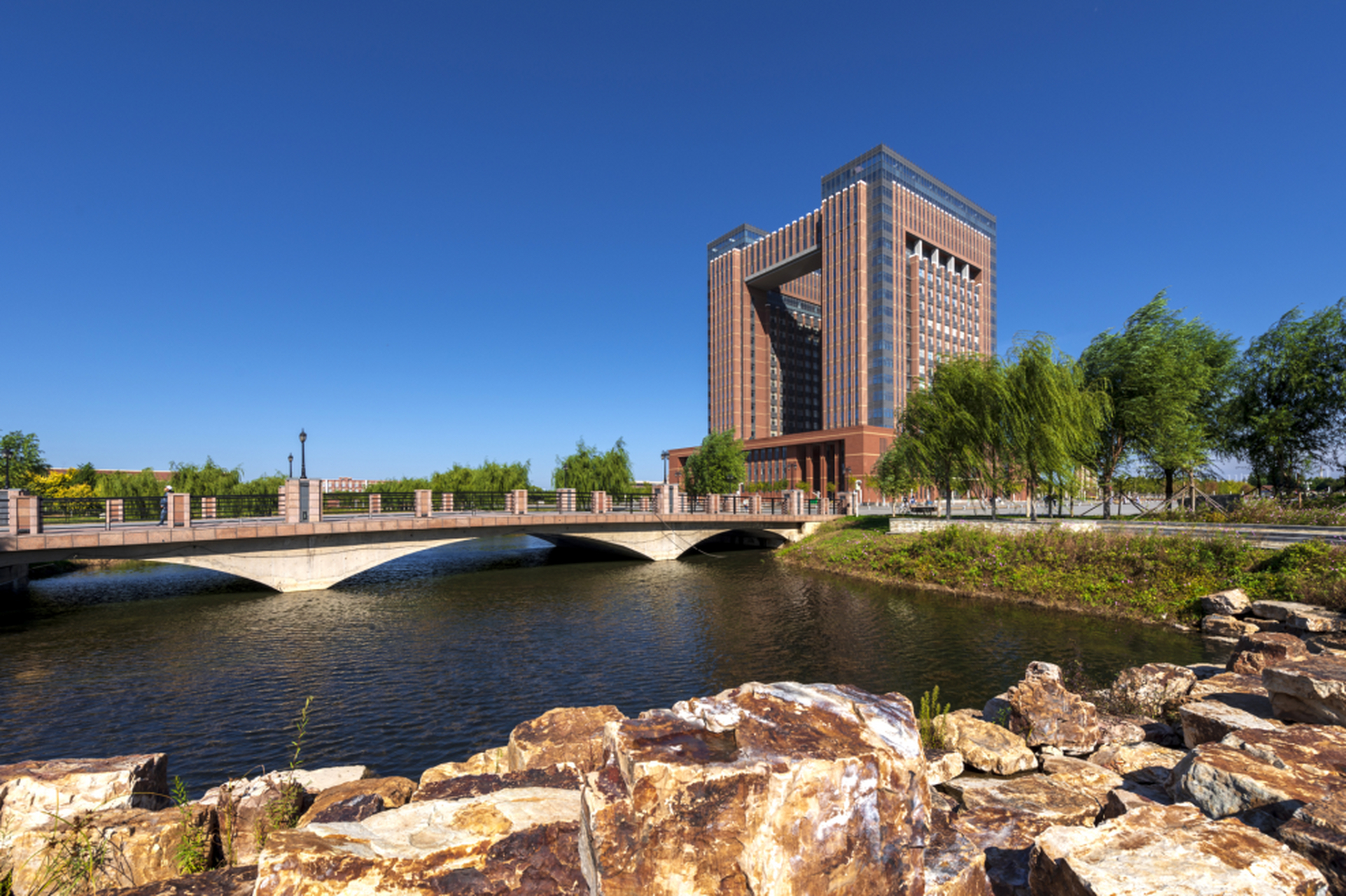 专业名称有相似,学校名称也不例外!