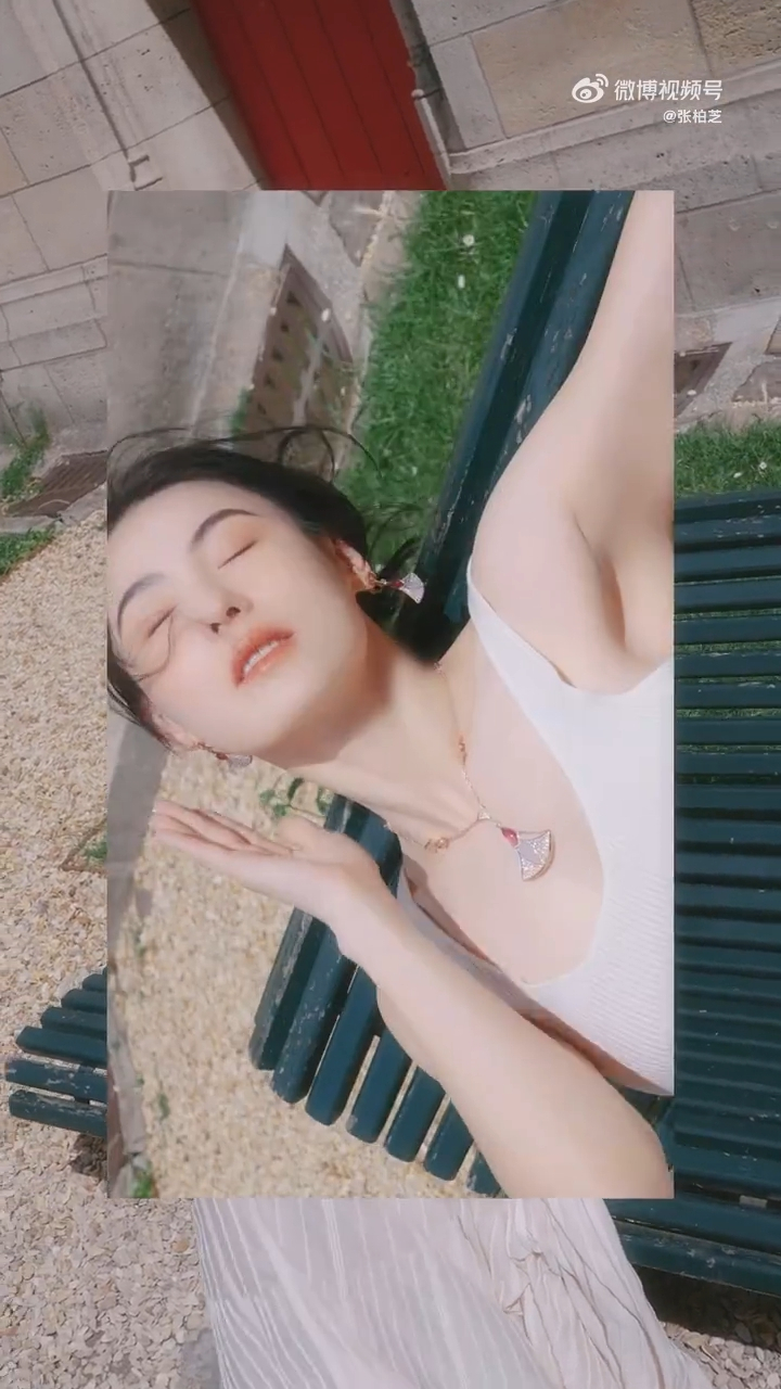 从前就觉得张柏芝和张曼玉很像,现在看感觉就是张曼玉的顶配版,骨相