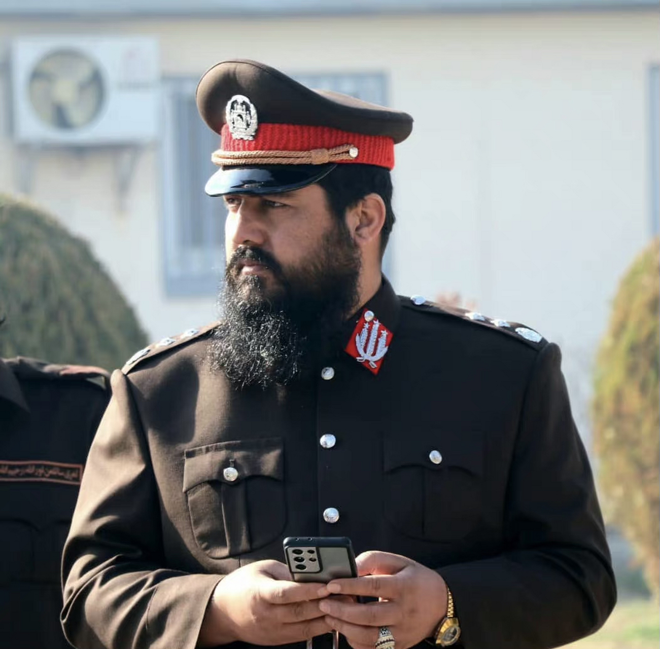 阿富汗警察颁发了新的警察制服,塔利班街面部队走向正规化.