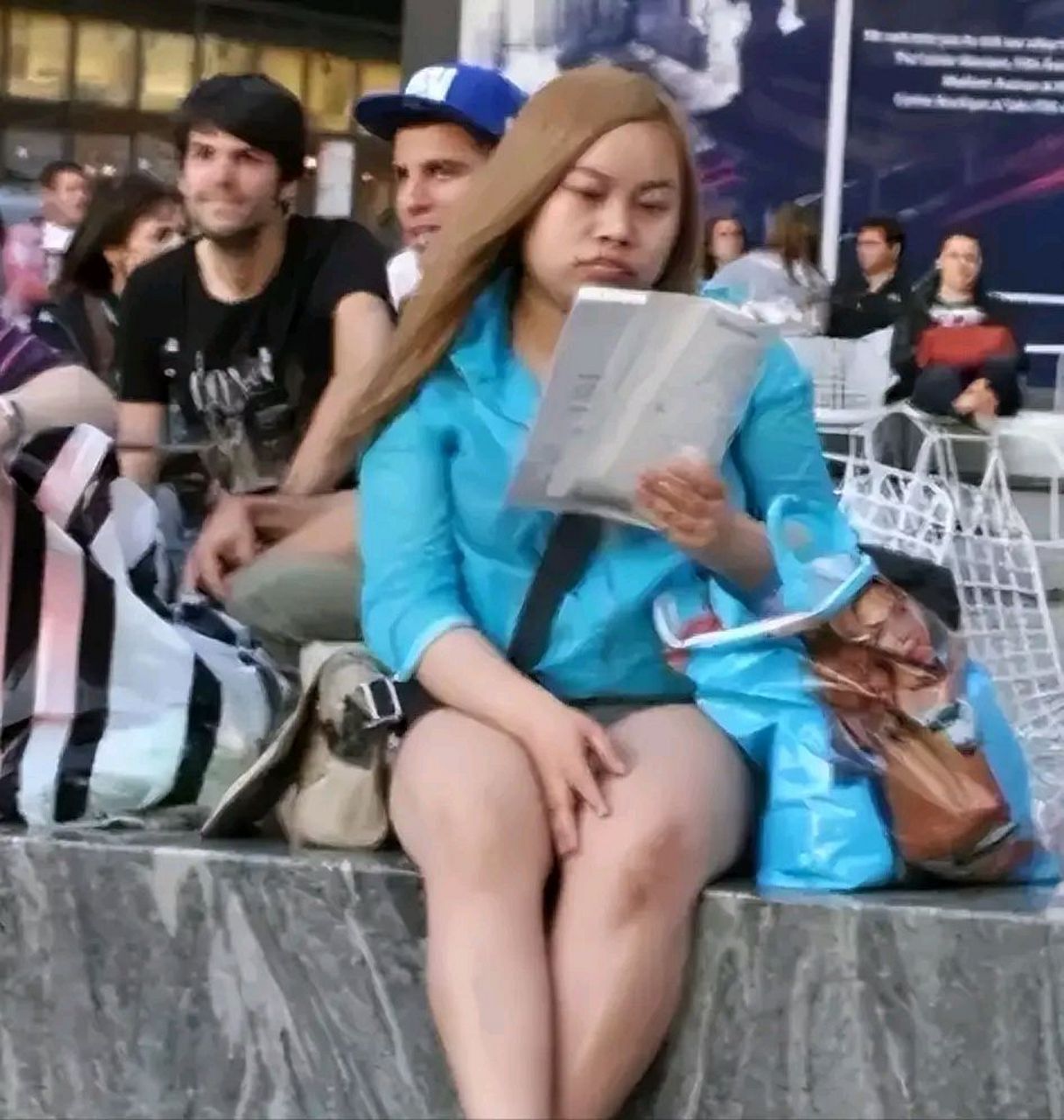 一位美国留学生偶遇,照片中凤姐状态并不好,显得比较苍白,身材也不好