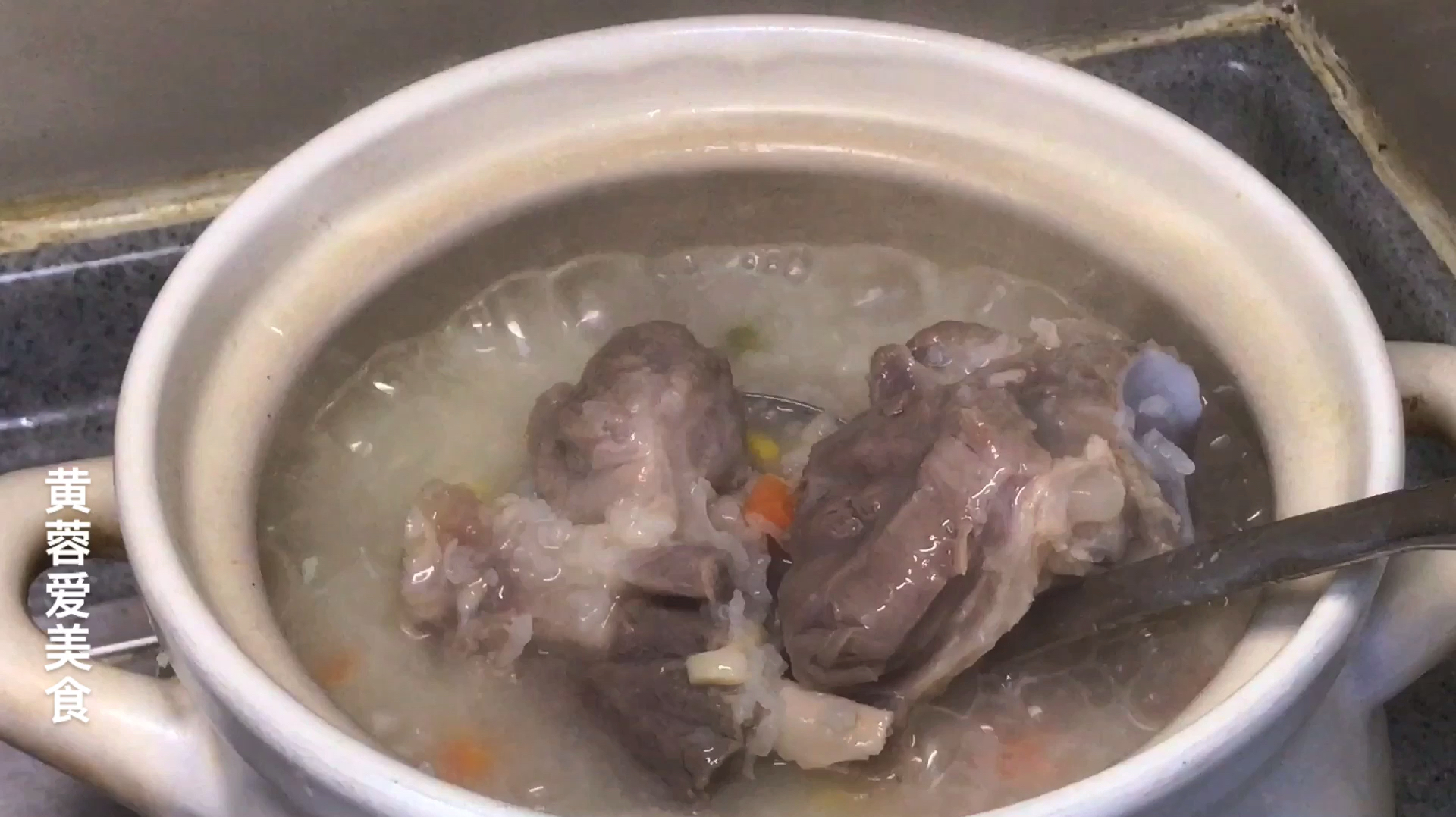 咸骨粥,广东人的一道特色早餐,粥鲜味美,营养好吃