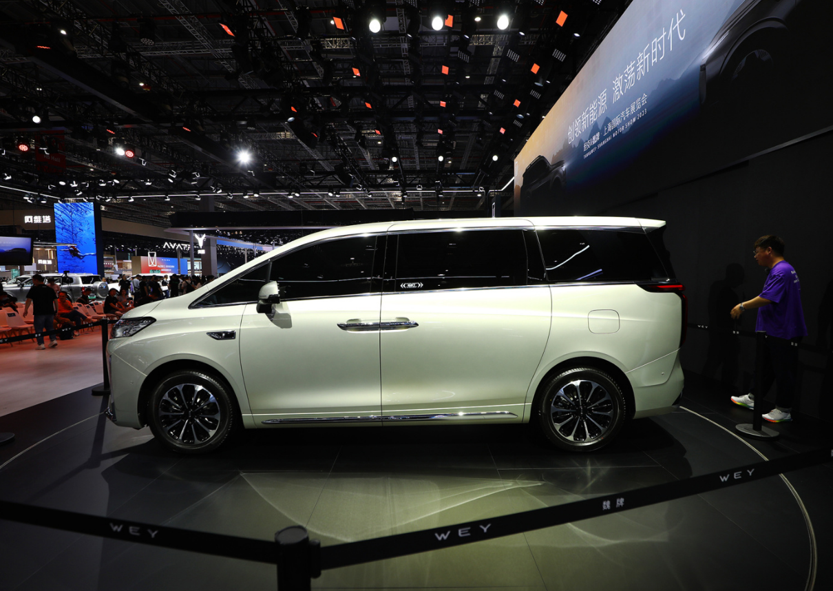 33.58万起不算贵,长城首款mpv实车进店,全系四驱质感豪华
