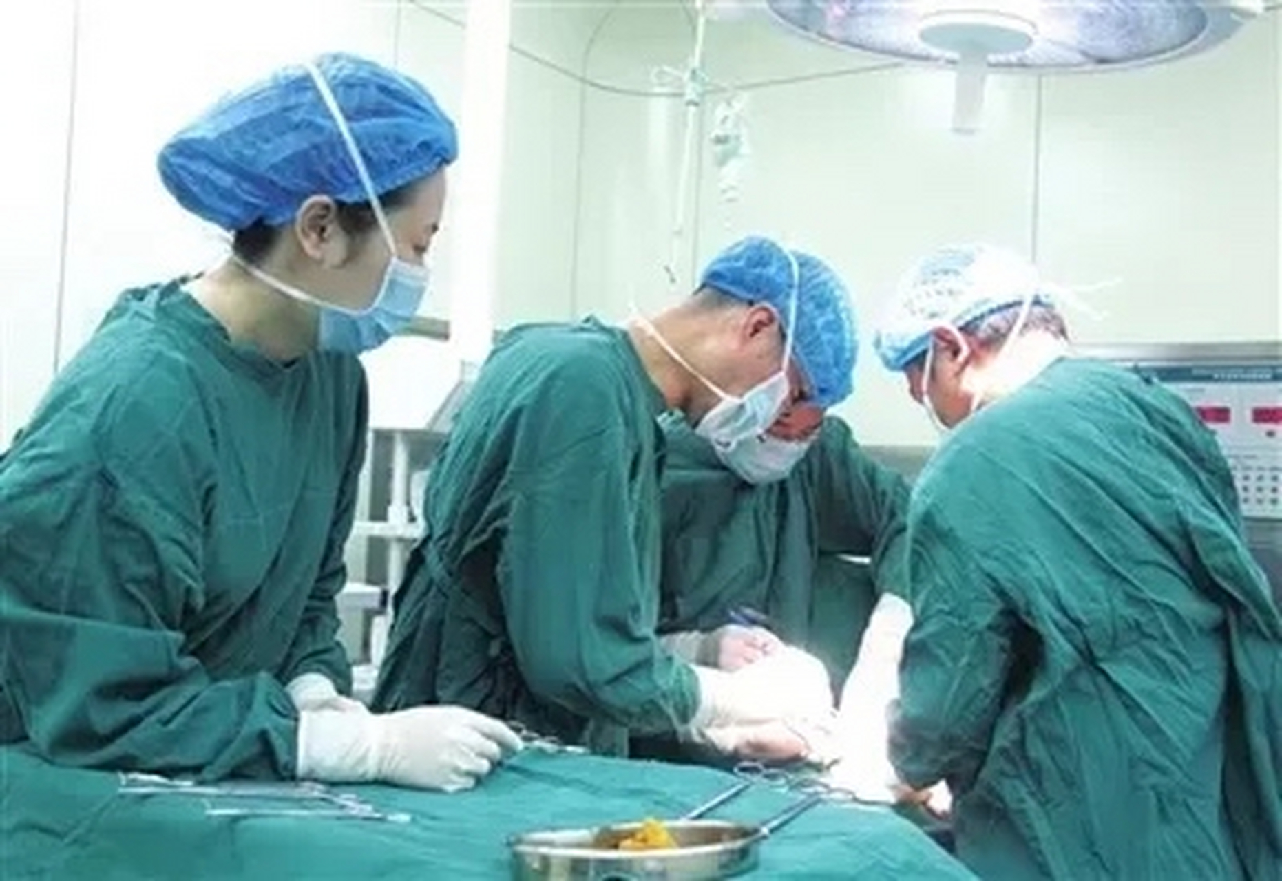 堂弟去医院做包皮手术,在手术过程中主刀医生对堂弟说,堂弟的末梢神经