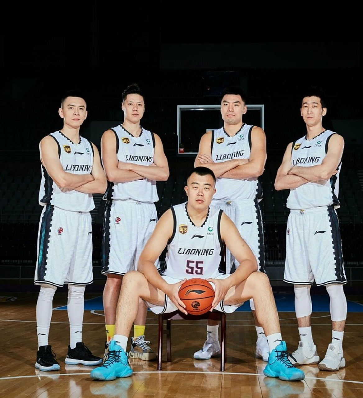 辽宁男篮当年的合影,物是人非,大哥去了江苏,杨鸣