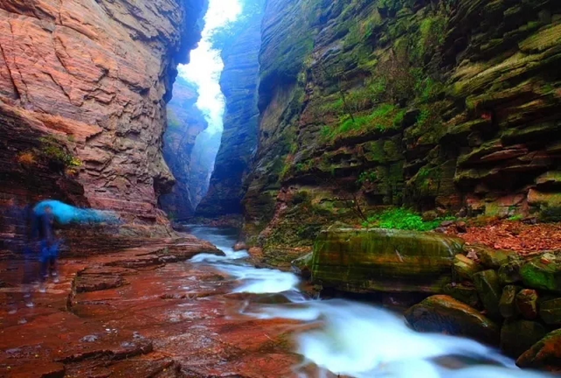 仰韶大峡谷位于举世闻名的仰韶文化发祥地——河南省三门峡市渑池县