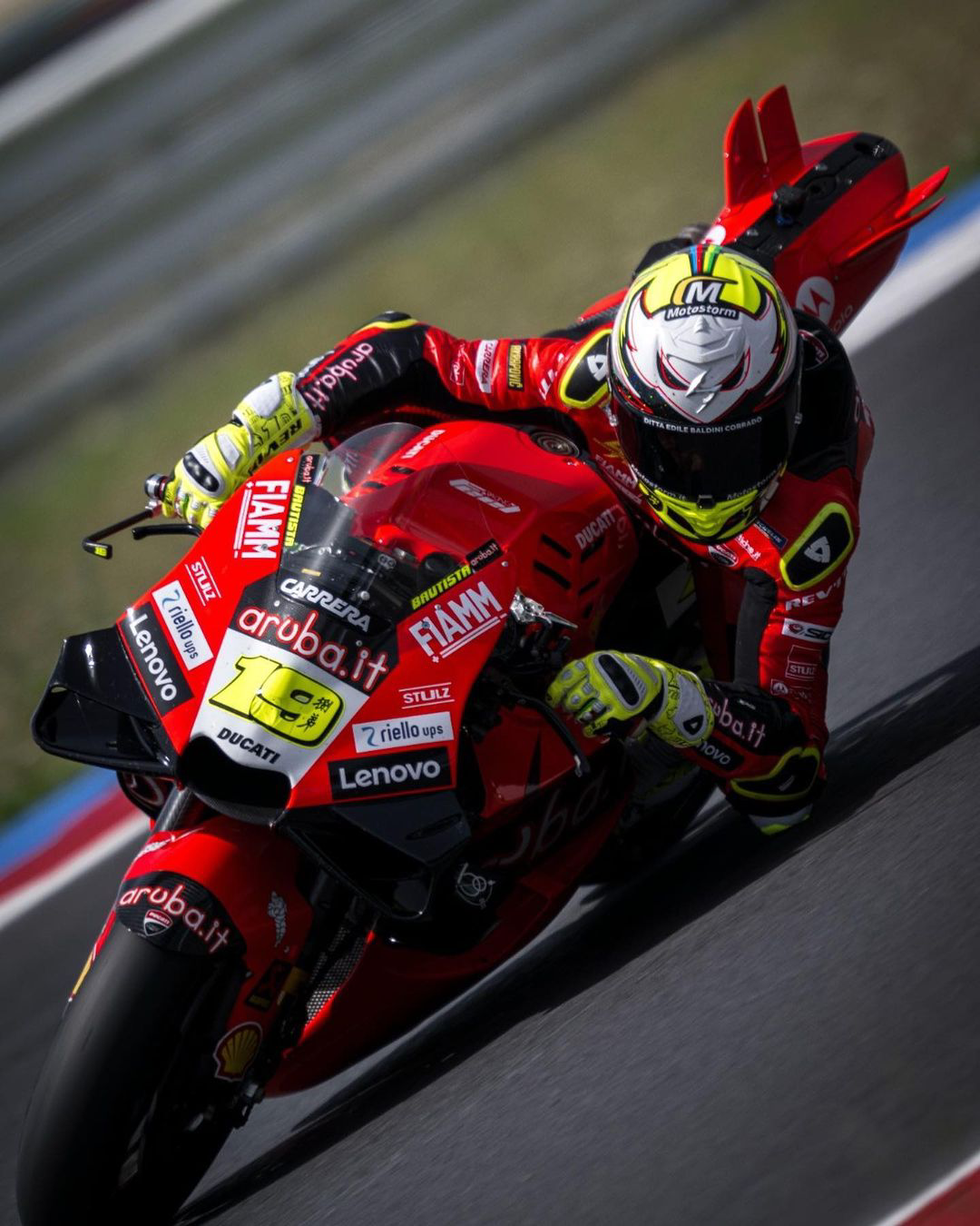 捌弟再次骑上motogp赛车