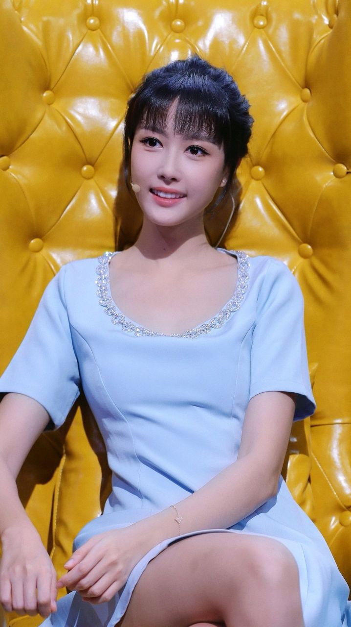 温婉可人的美女张子璇