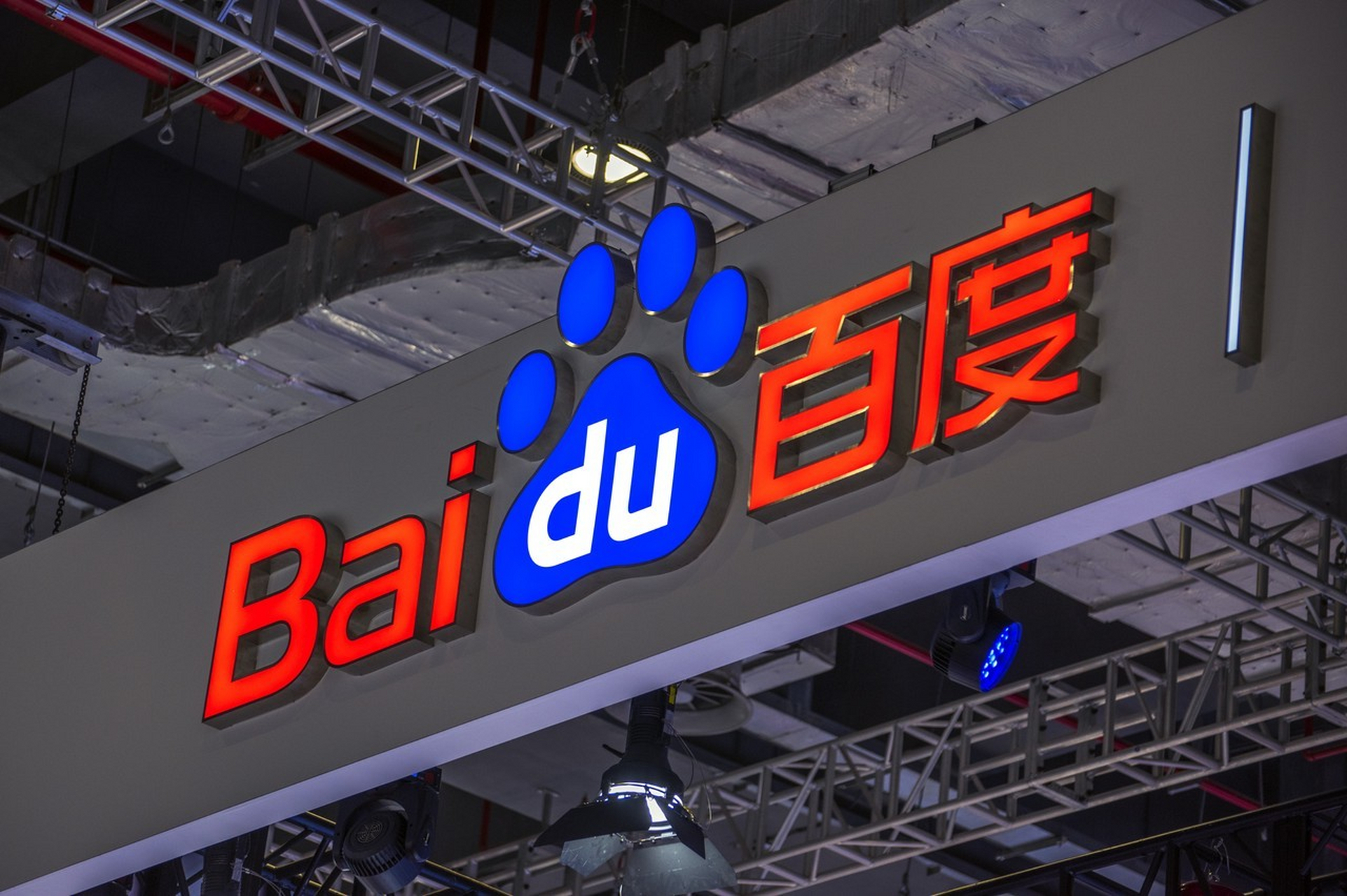 在百度直播中,主播如何更好的控场呢?以下是几个小技巧:  1.