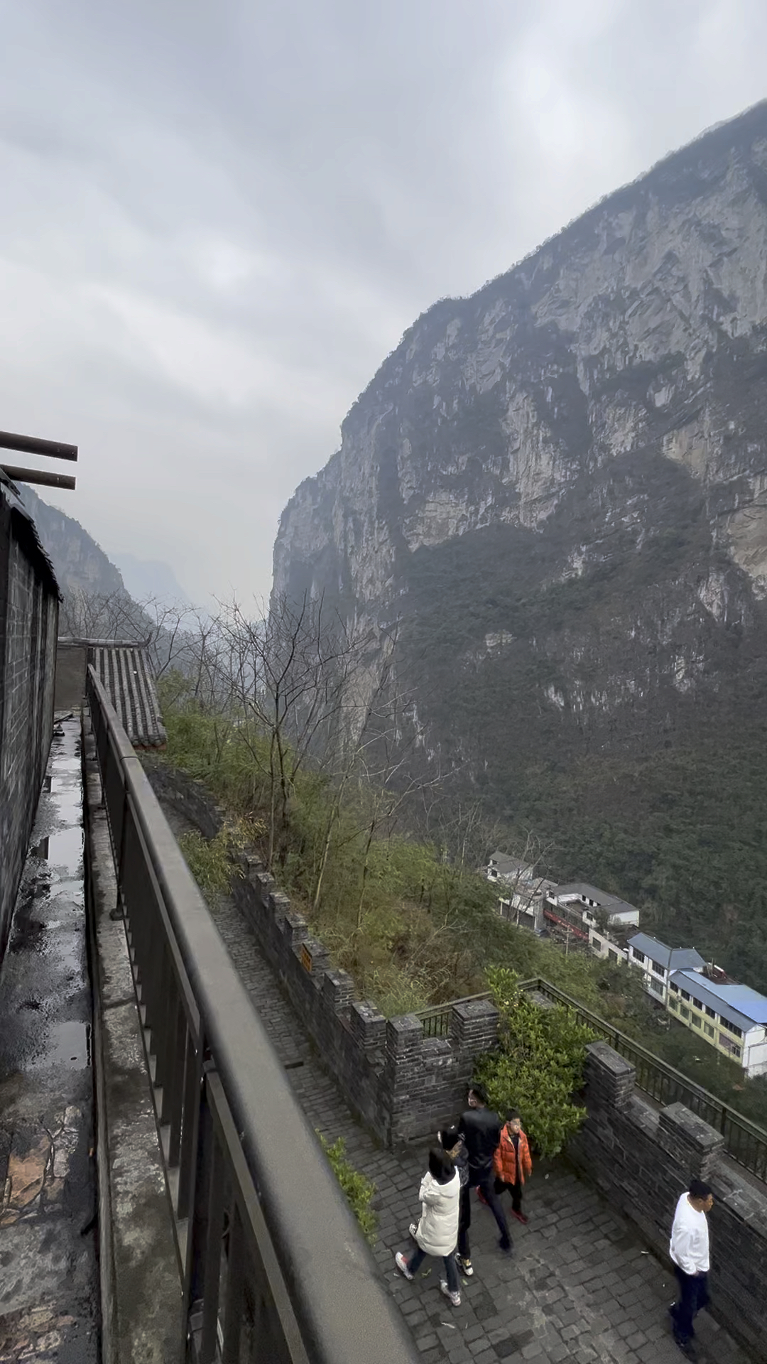 国学风水师于照辉带大家昭通盐津豆沙关欣赏梵人悬棺-度小视