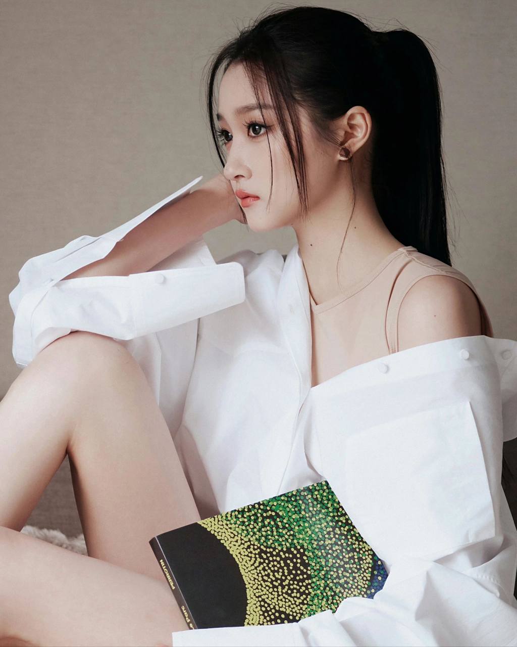 很难不让人羡慕|||170 的身高 成就了关晓彤几乎完美的身材比例 亭亭